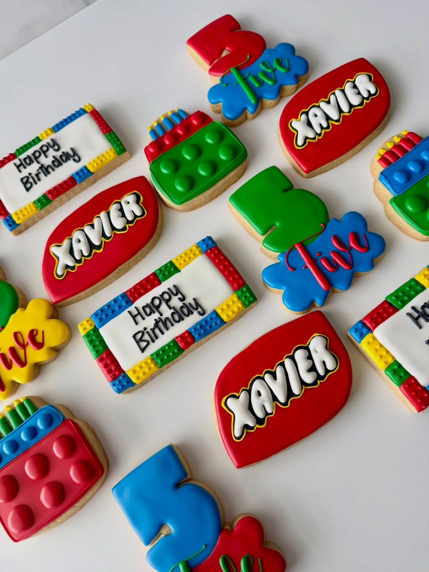 LEGO cookies matching the cake and cupcakes in my previous post! ❤️💚💙💛🤩

#legocookieset #boycookieset #legopartytheme #legopartyideas