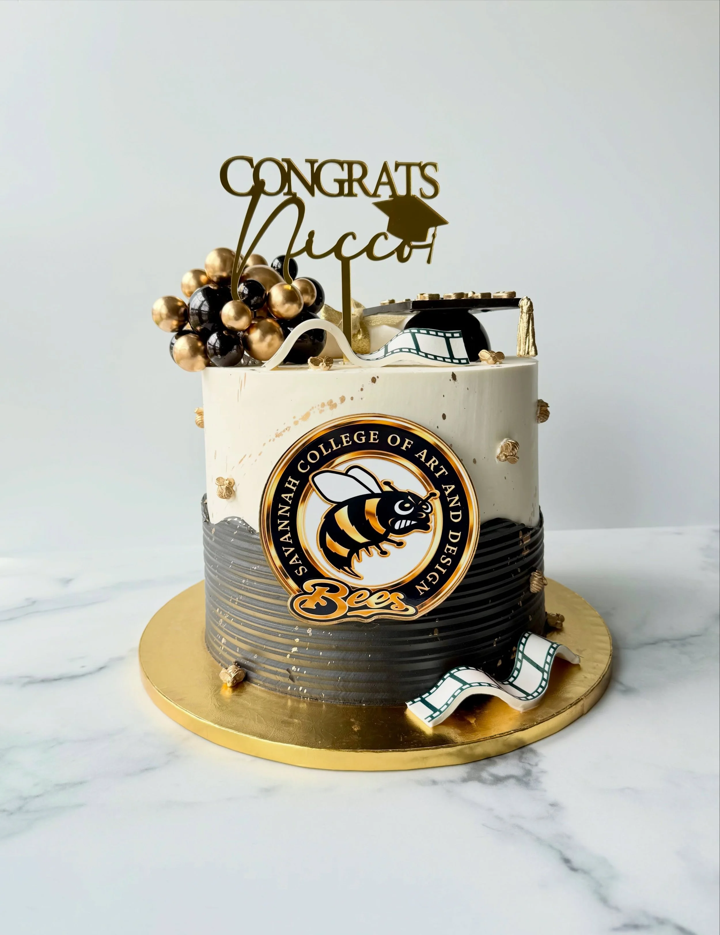 It&rsquo;s graduation season&hellip; Congrats Nicco! 🎓📜🐝🎞️🎥

#graduationcake🎓 #scadcake #filmcake #gradcakes