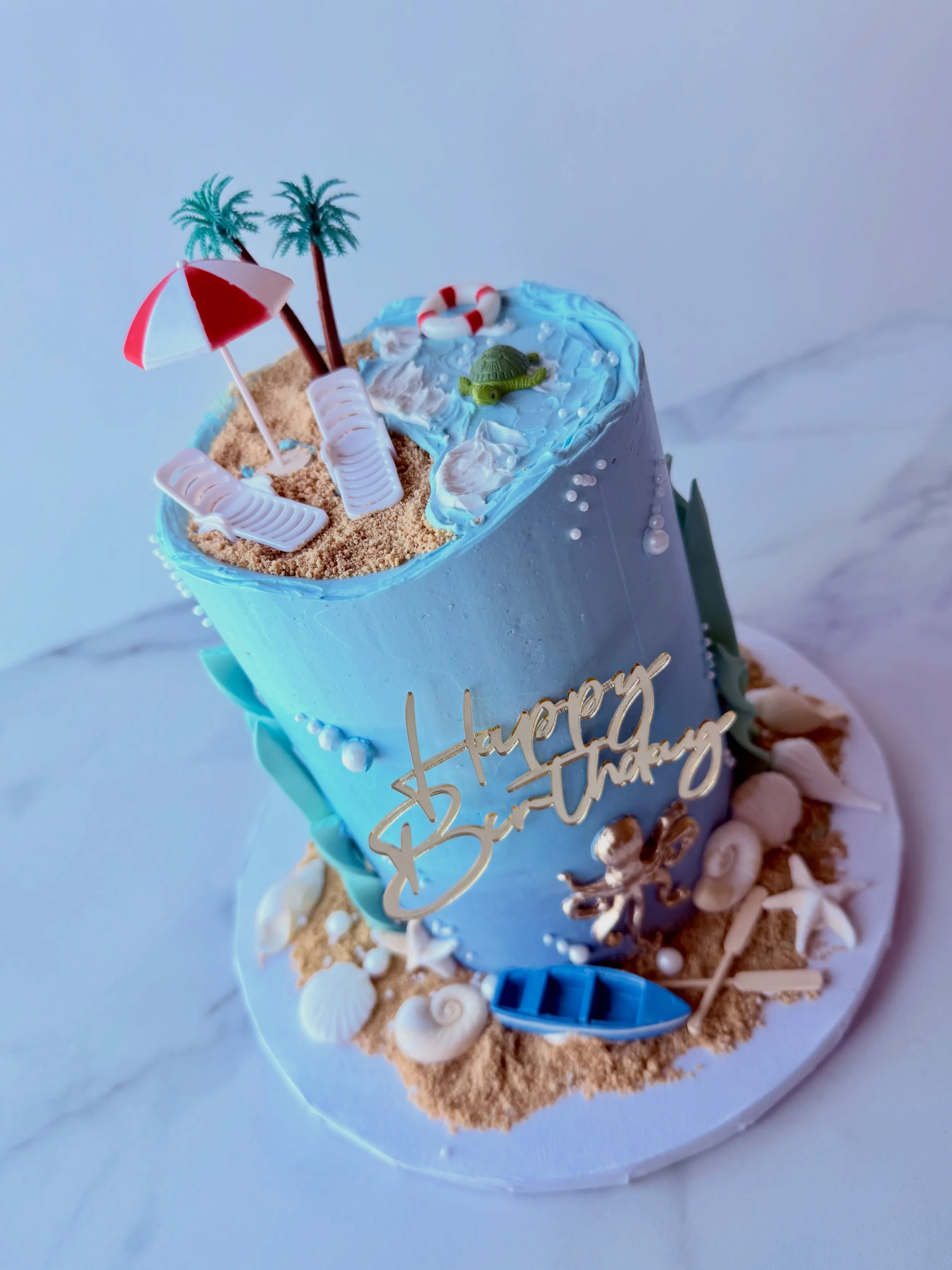 This cake is giving all the summer vibes 🐚🏖️🍹

#beachcakes #seacakes #seashellscake
