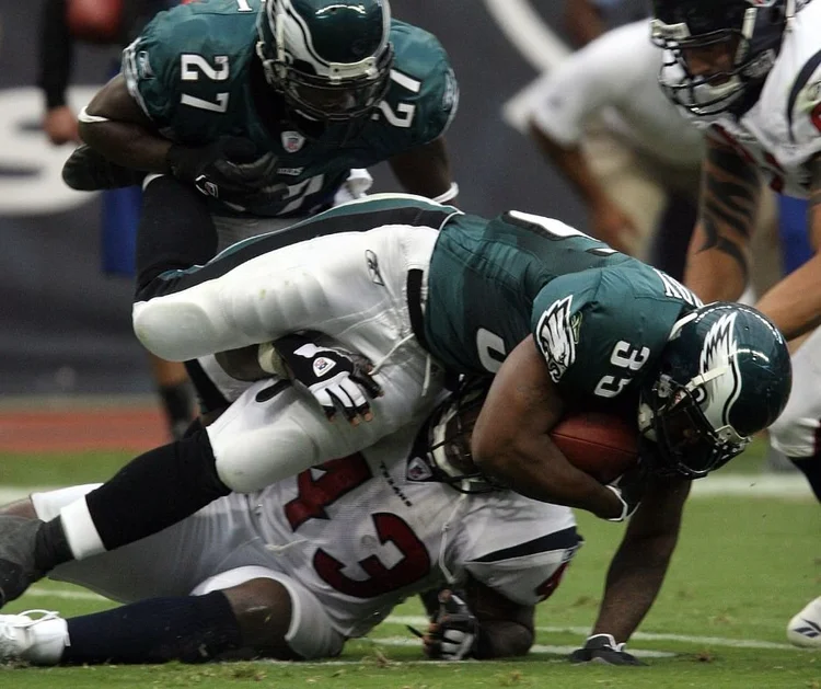 Knee Injuries in Football Season: How Minimally Invasive Surgery Helps ...