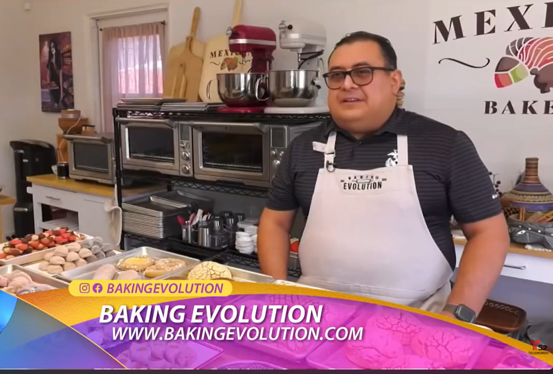Acceso Total - Telemundo 52 - Chef latino inspira y comparte su pasión por el pan dulce - February 5th 2024