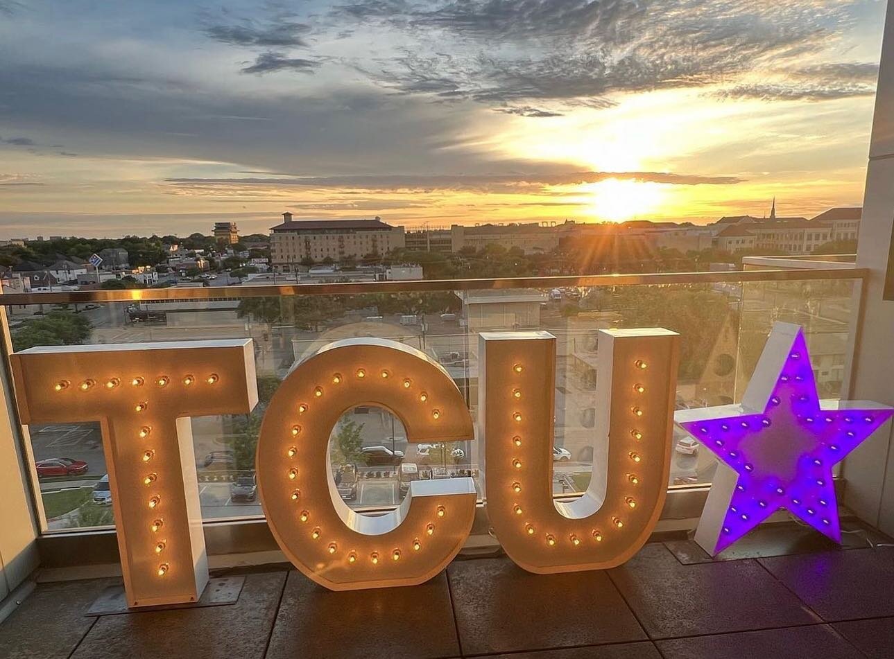 Still can&rsquo;t get over graduation last weekend! 🎓 Thank you to everyone who came and celebrated on the rooftop, and congrats again to the new grads!! 🐸💜

Don&rsquo;t forget to book your next event or celebration with us!! 

📸: @dtongish