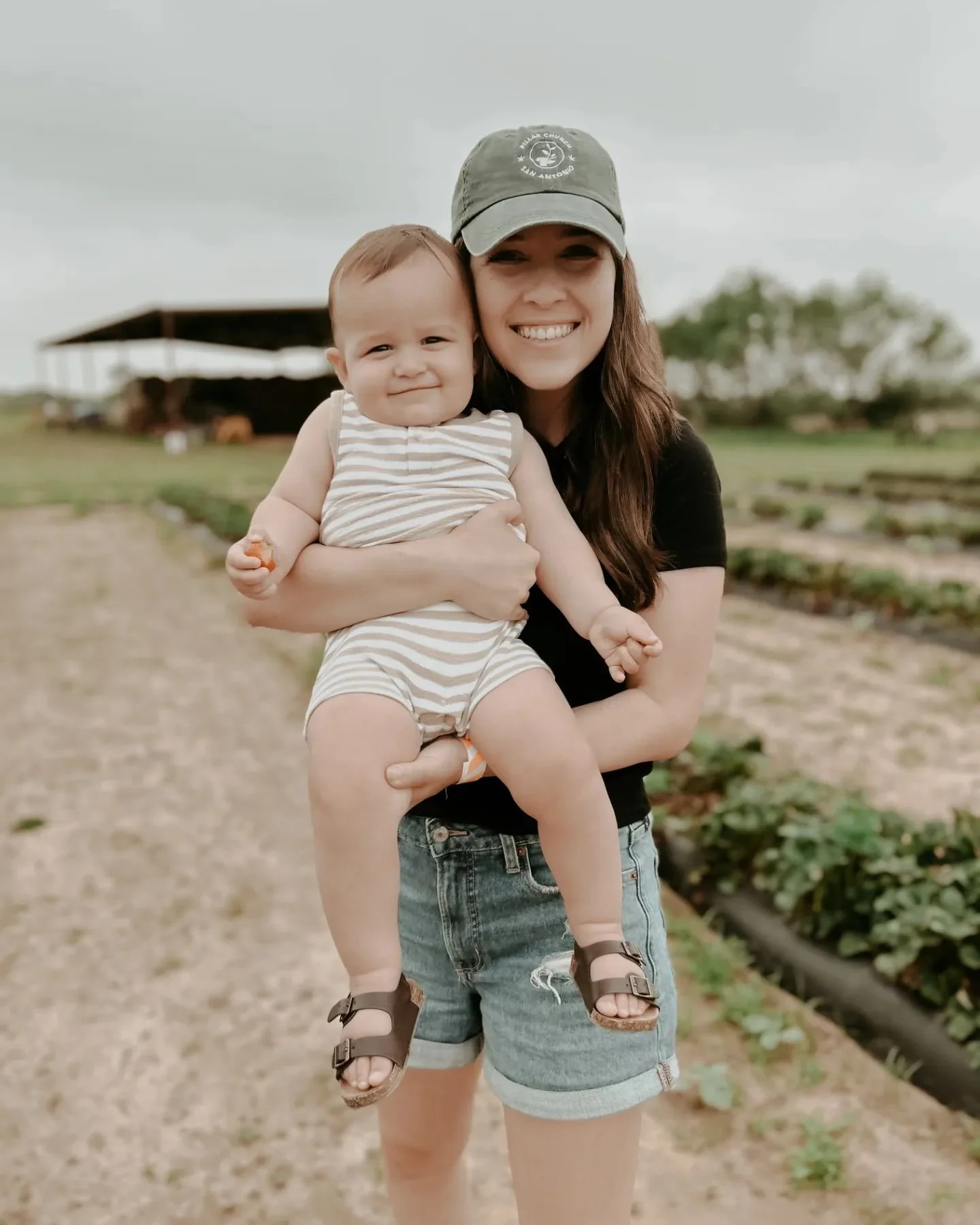 Took the berry lovin' boy to the berry patch🍓 Needless to say I think he had a sweet time 😁