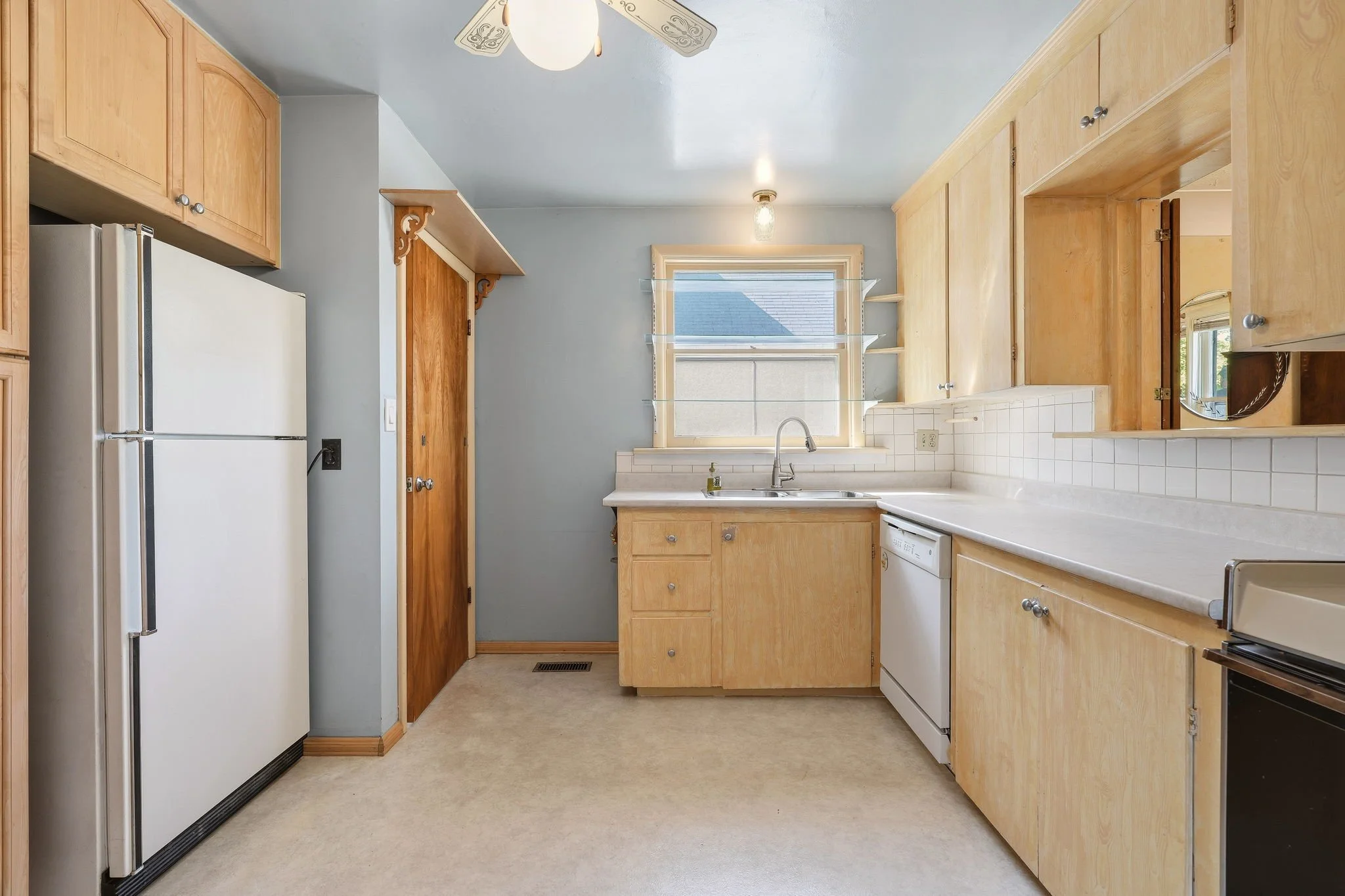 11-web-or-mls-MAIN FLOOR-5.jpg