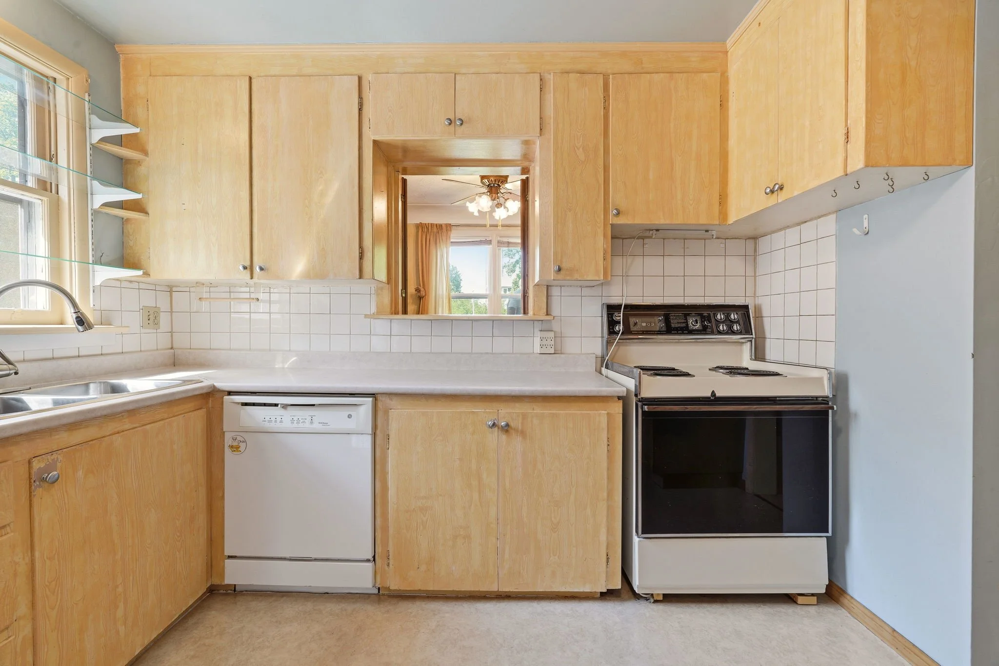 14-web-or-mls-MAIN FLOOR-8.jpg