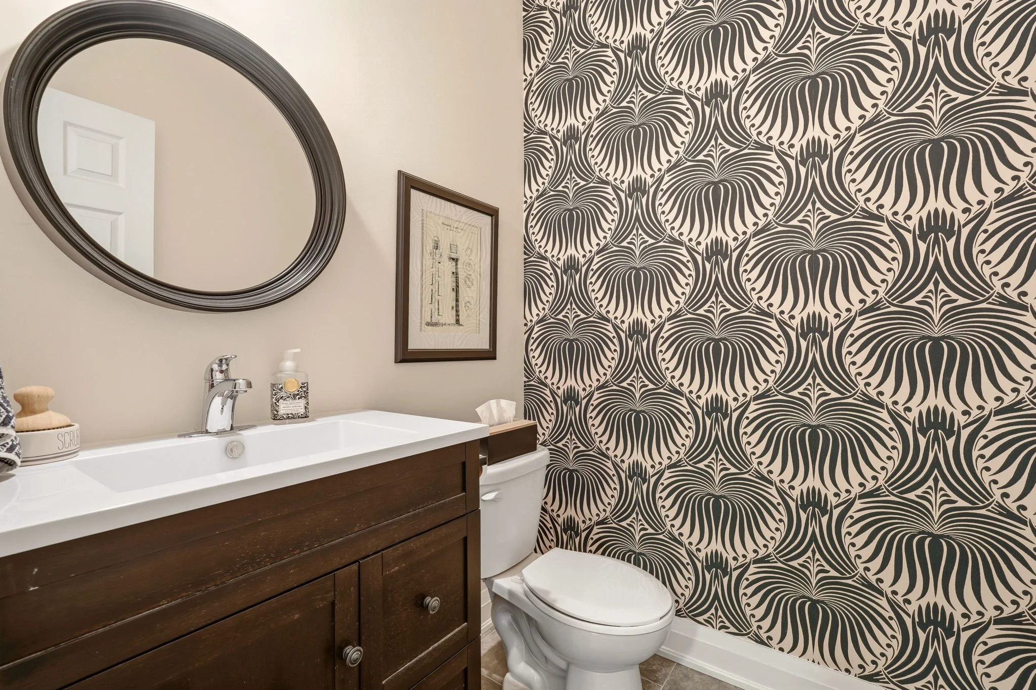 27-web-or-mls-MAIN FLOOR-22.jpg