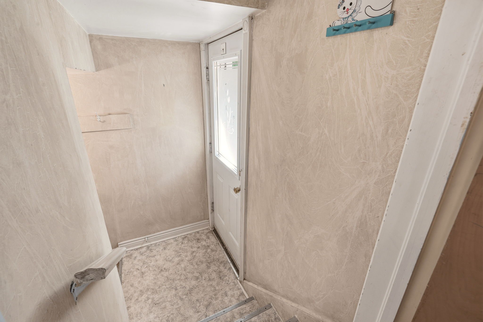 21-web-or-mls-MAIN FLOOR-15.jpg