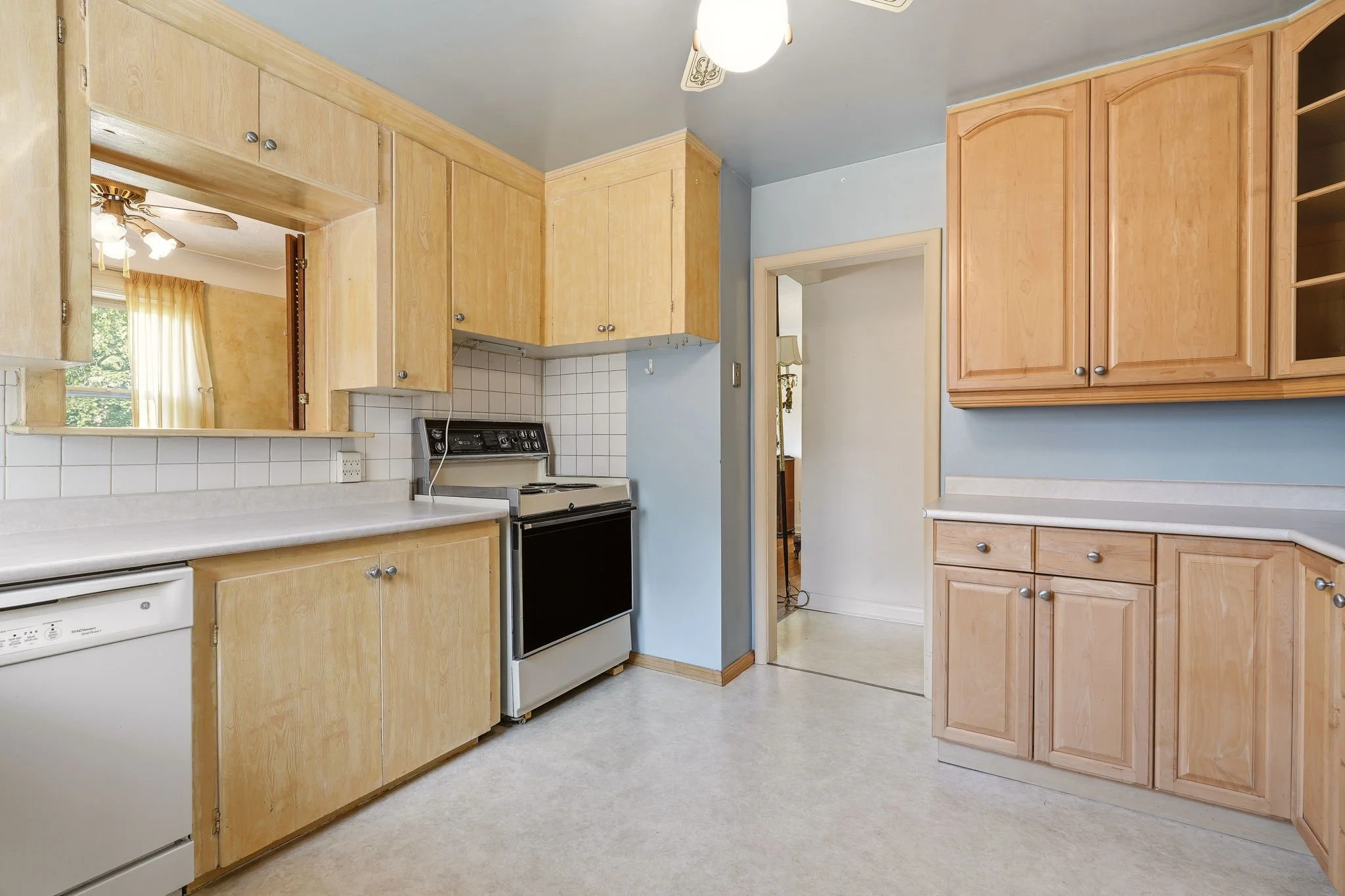 20-web-or-mls-MAIN FLOOR-14.jpg