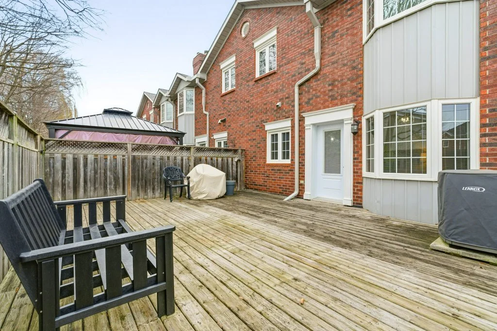 050-EXTERIOR BACK-4_m.jpg