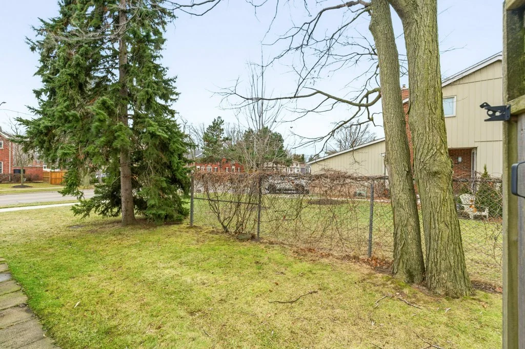 052-EXTERIOR BACK-6_m.jpg