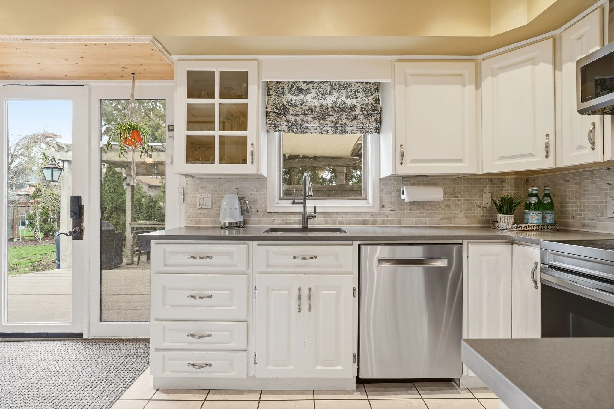 21-web-or-mls-MAIN LEVEL-16.jpg