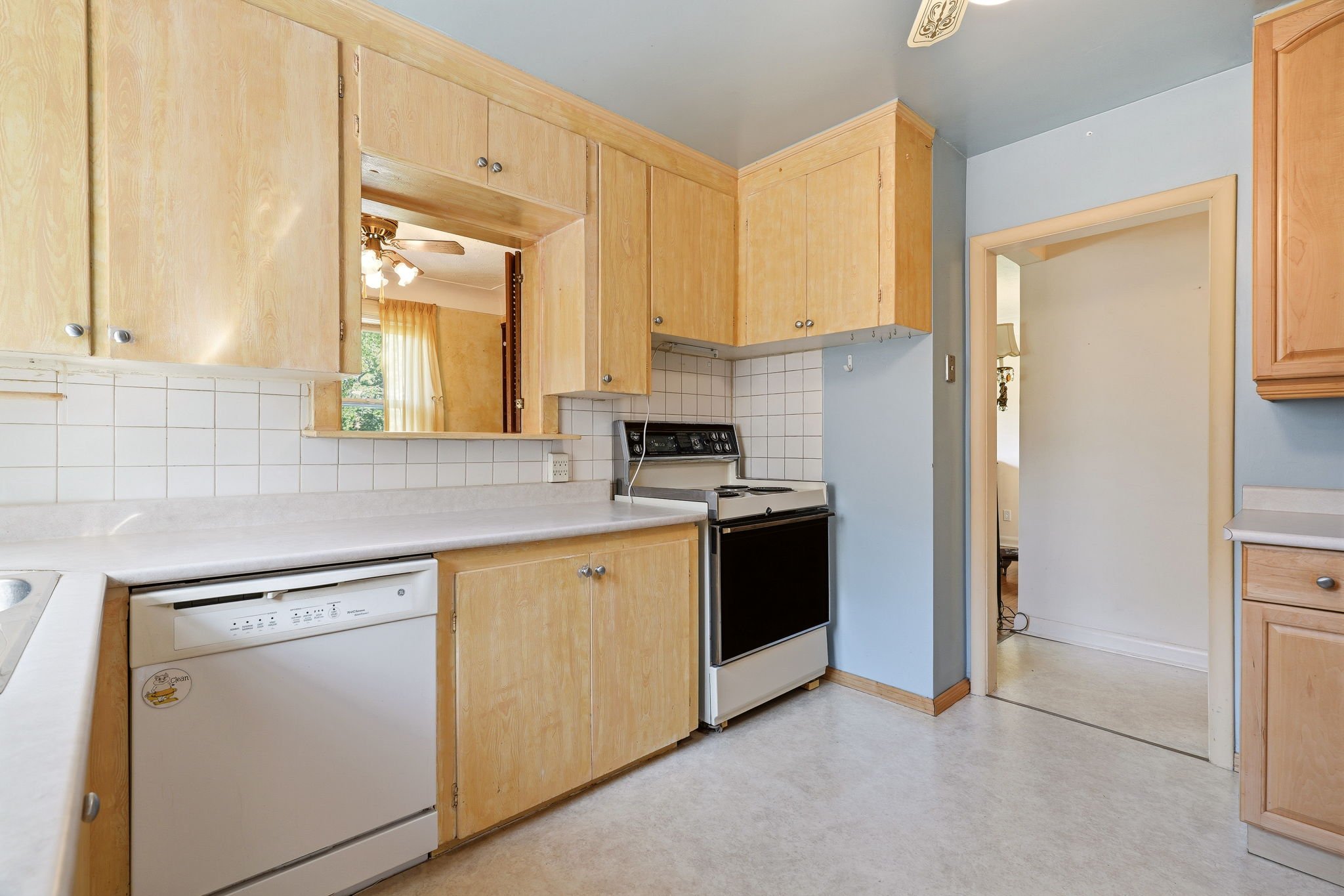 12-web-or-mls-MAIN FLOOR-6.jpg