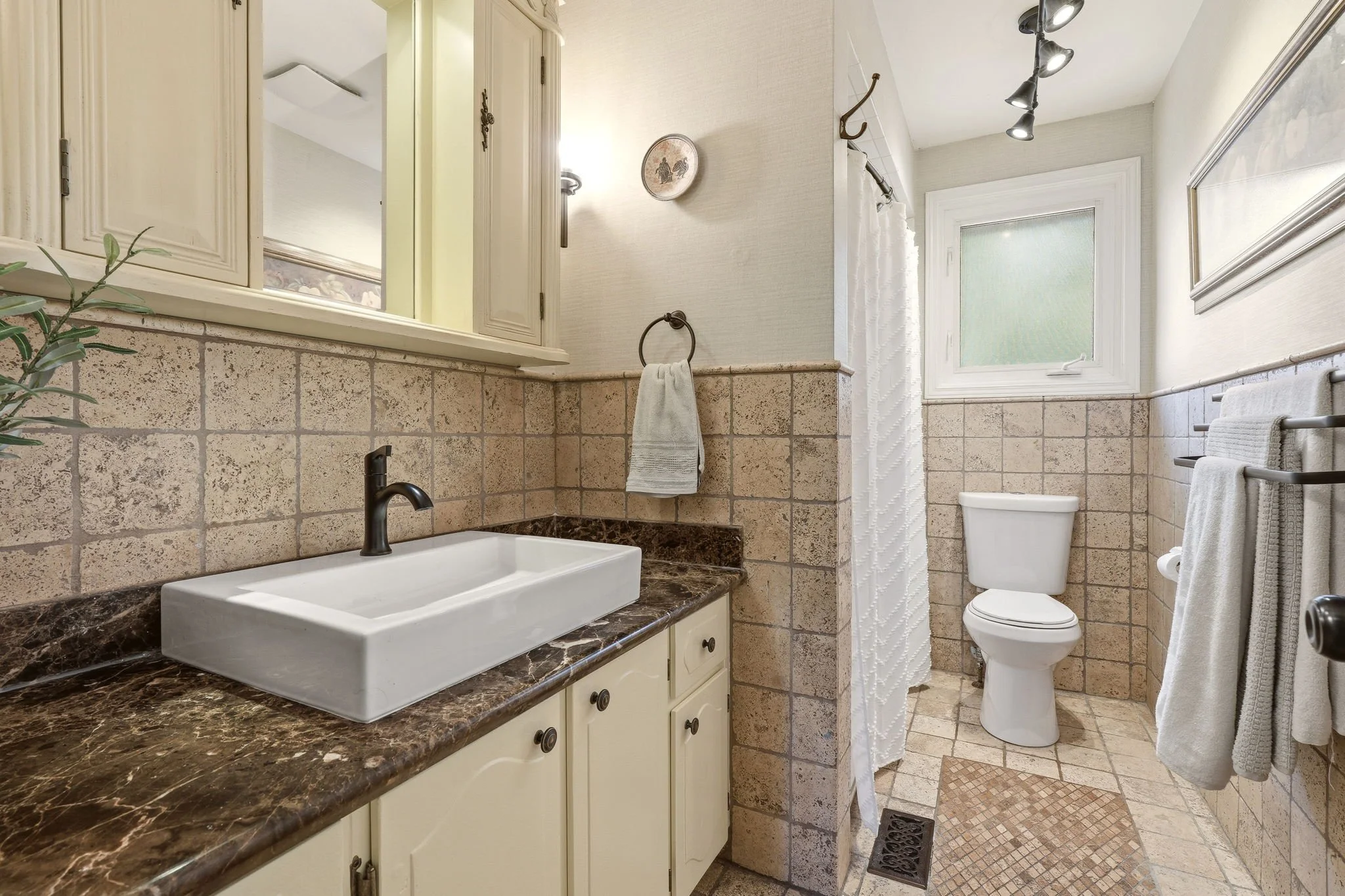 30-web-or-mls-SECOND FLOOR-8.jpg