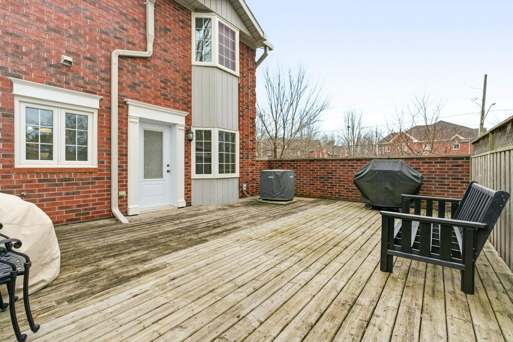 051-EXTERIOR BACK-5_m.jpg