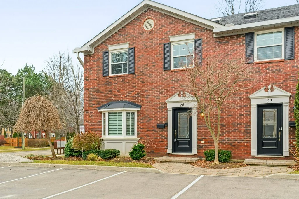 003-EXTERIOR FRONT-3_m.jpg