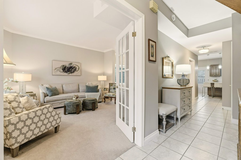 007-MAIN FLOOR-21_m.jpg