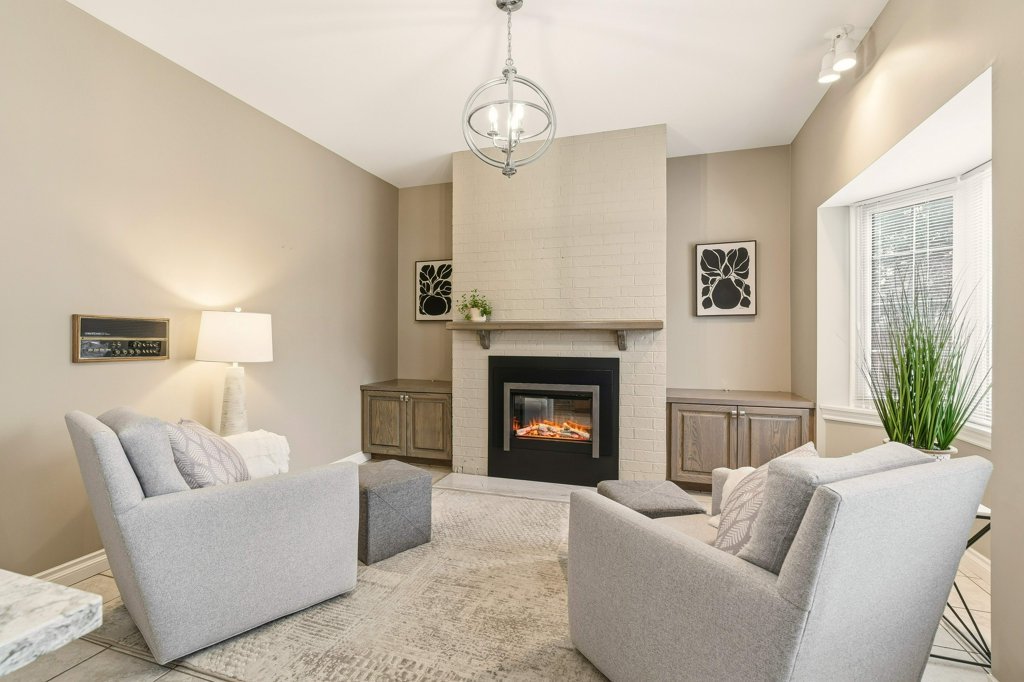 023-MAIN FLOOR-6_m.jpg