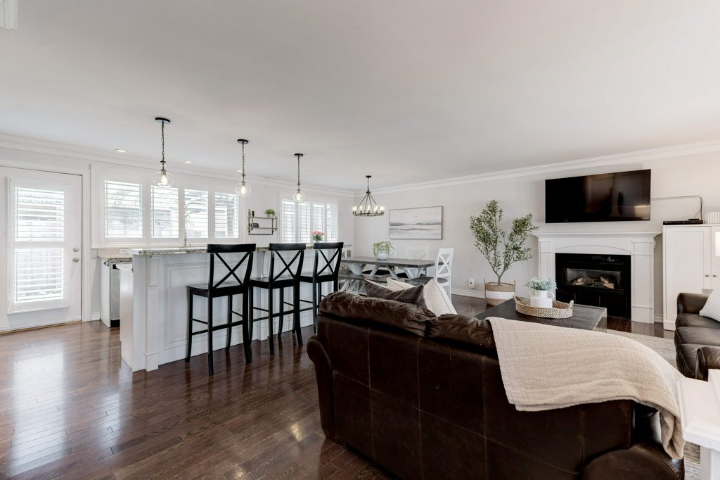 013-MAIN FLOOR-3_m.jpg