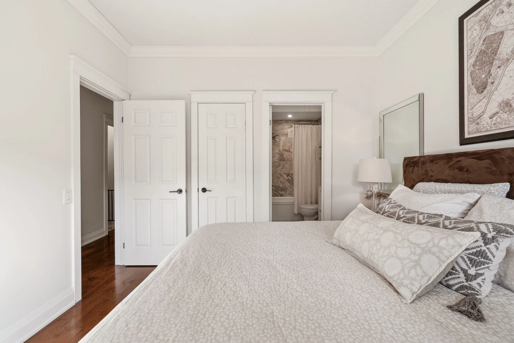 29-web-or-mls-MAIN FLOOR-24.jpg