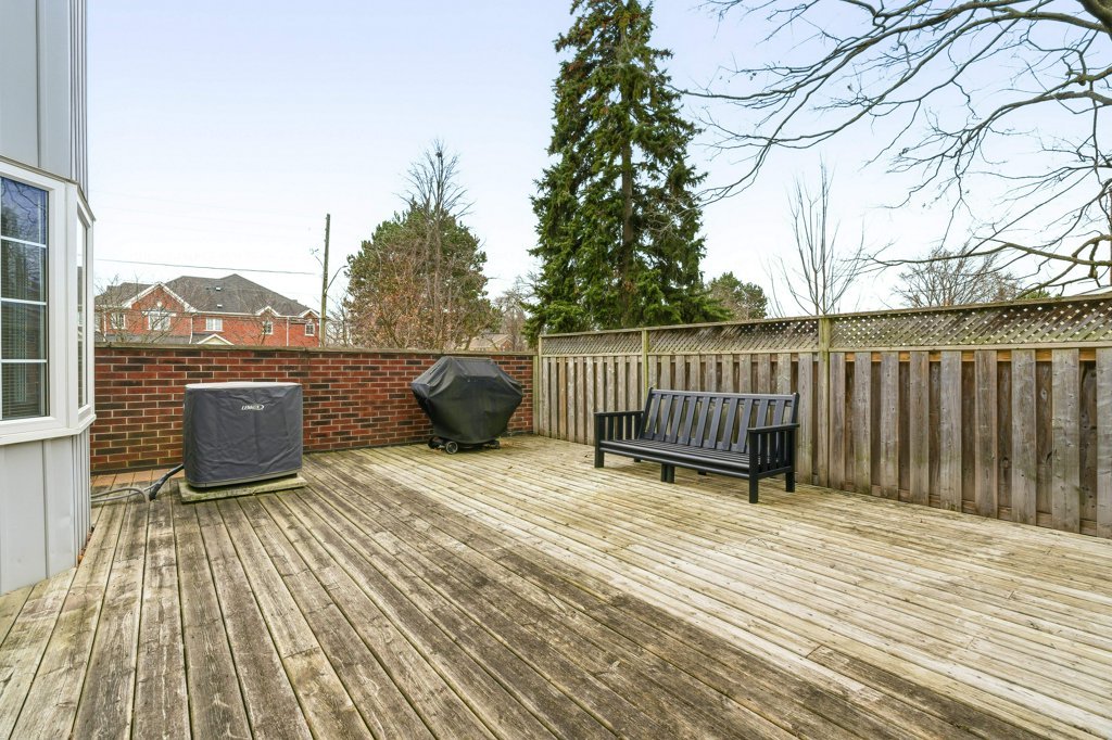 048-EXTERIOR BACK-2_m.jpg