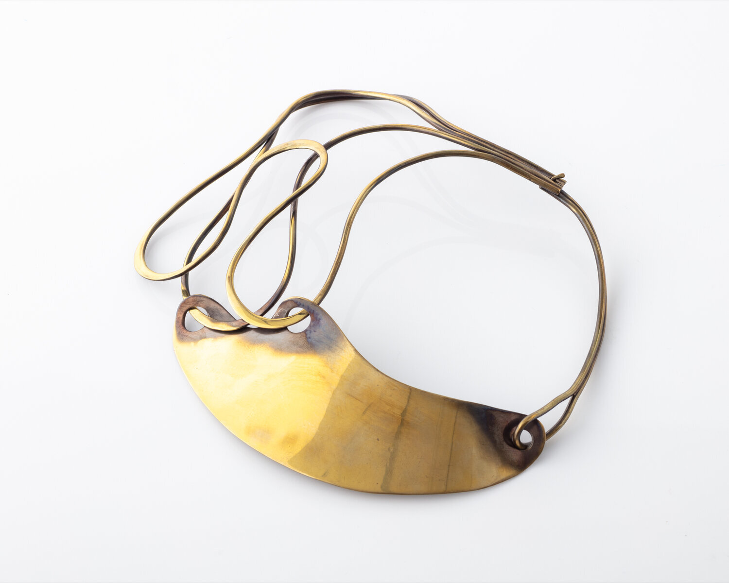   Half and half  necklace in brass. Designed and made by Art Smith, USA, 1946-82. Photograph by Joe Kramm. 