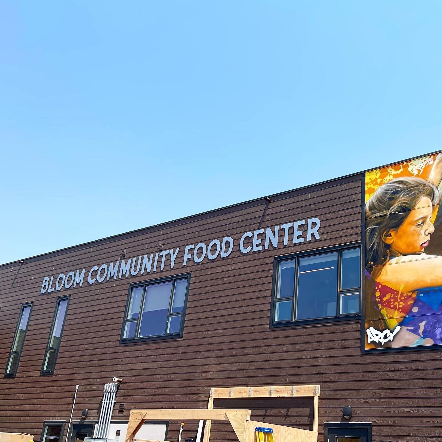We are honored and excited to have a part in making the new Bloom Community Food Center come to life through acrylic lettering! 

Congrats @the_hunger_coalition ! Thanks for all you do for our community!!