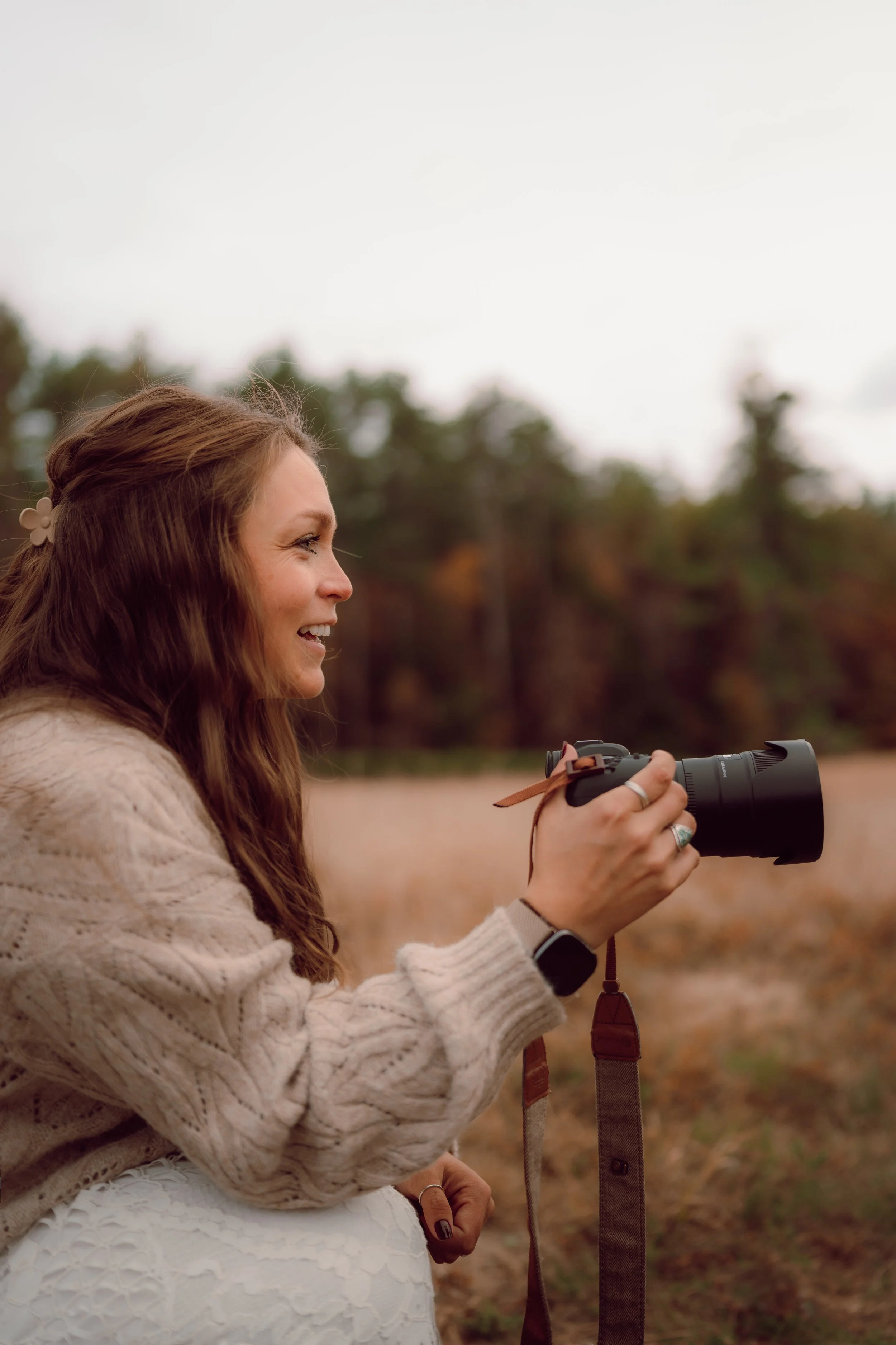 southern vermont photographer photographing family in field in the fall