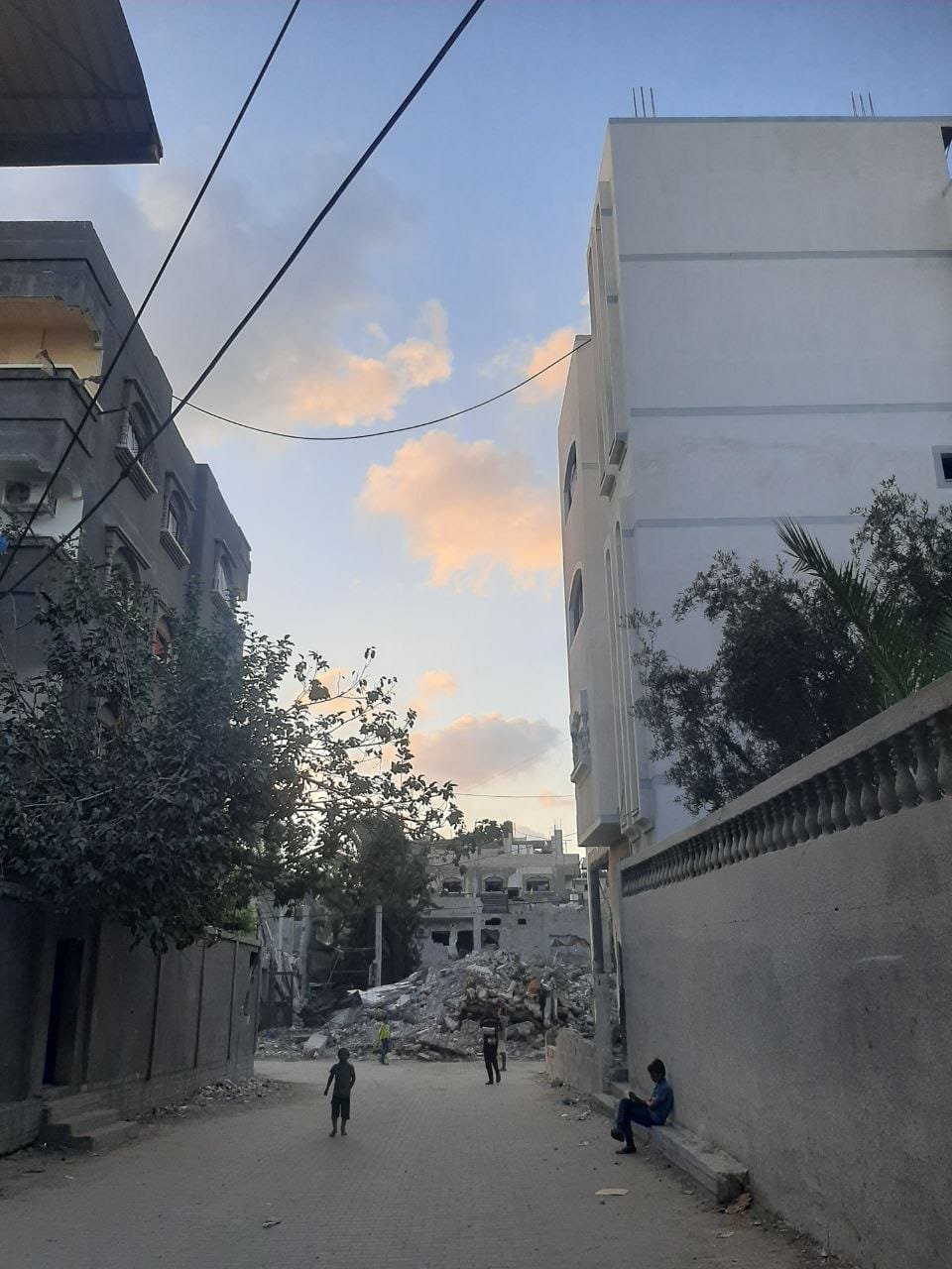 HA-12 ما بعد السماء Horizons Beyond the Sky | 5x7 |  $50.

Please email incubator@artsconnectinternational.org for sales