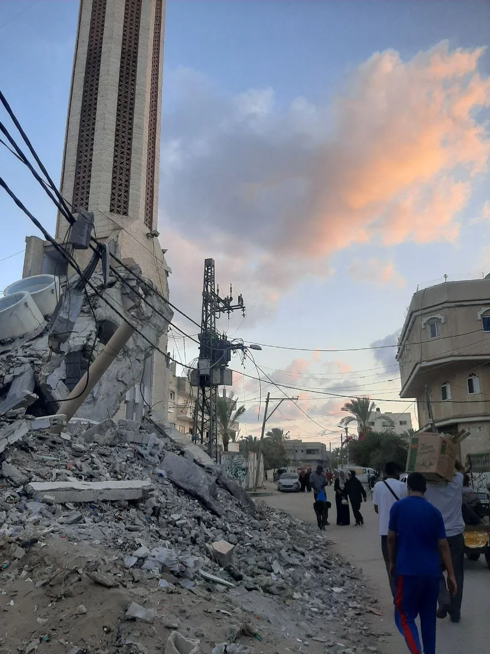 HA-16 الطريق إلى اللامكان The Road to Nowhere | 5x7 |  $50.

Please email incubator@artsconnectinternational.org for sales