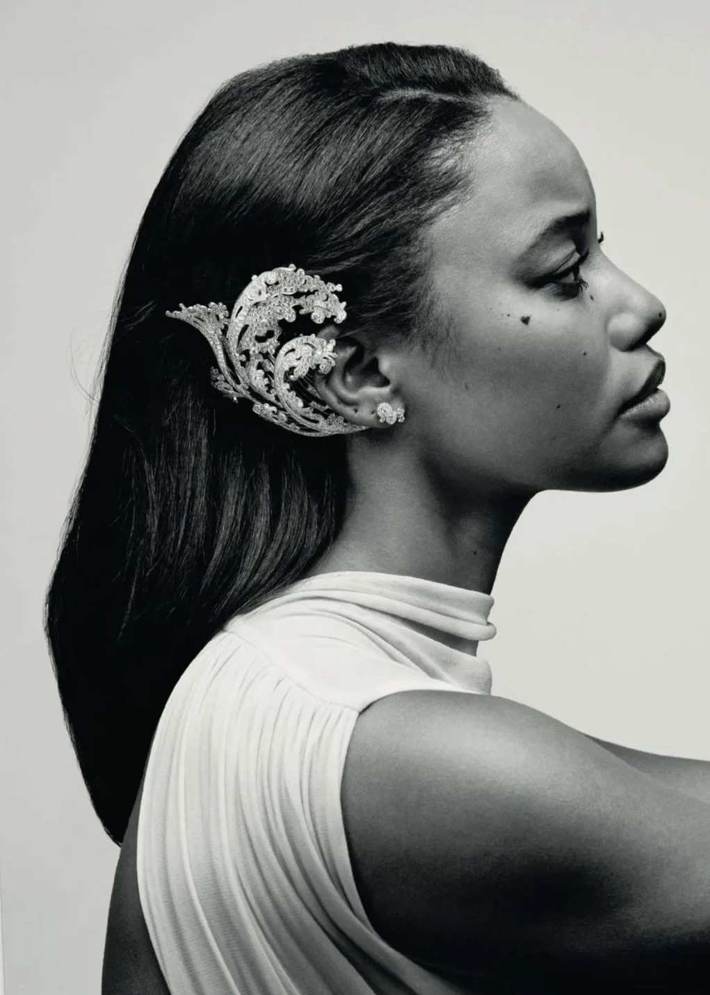  The seeker of perfection must discover in his own life the reflection of the inner light. Perfection is everywhere if we only choose to recognise it. ― Kakuzō Okakura 