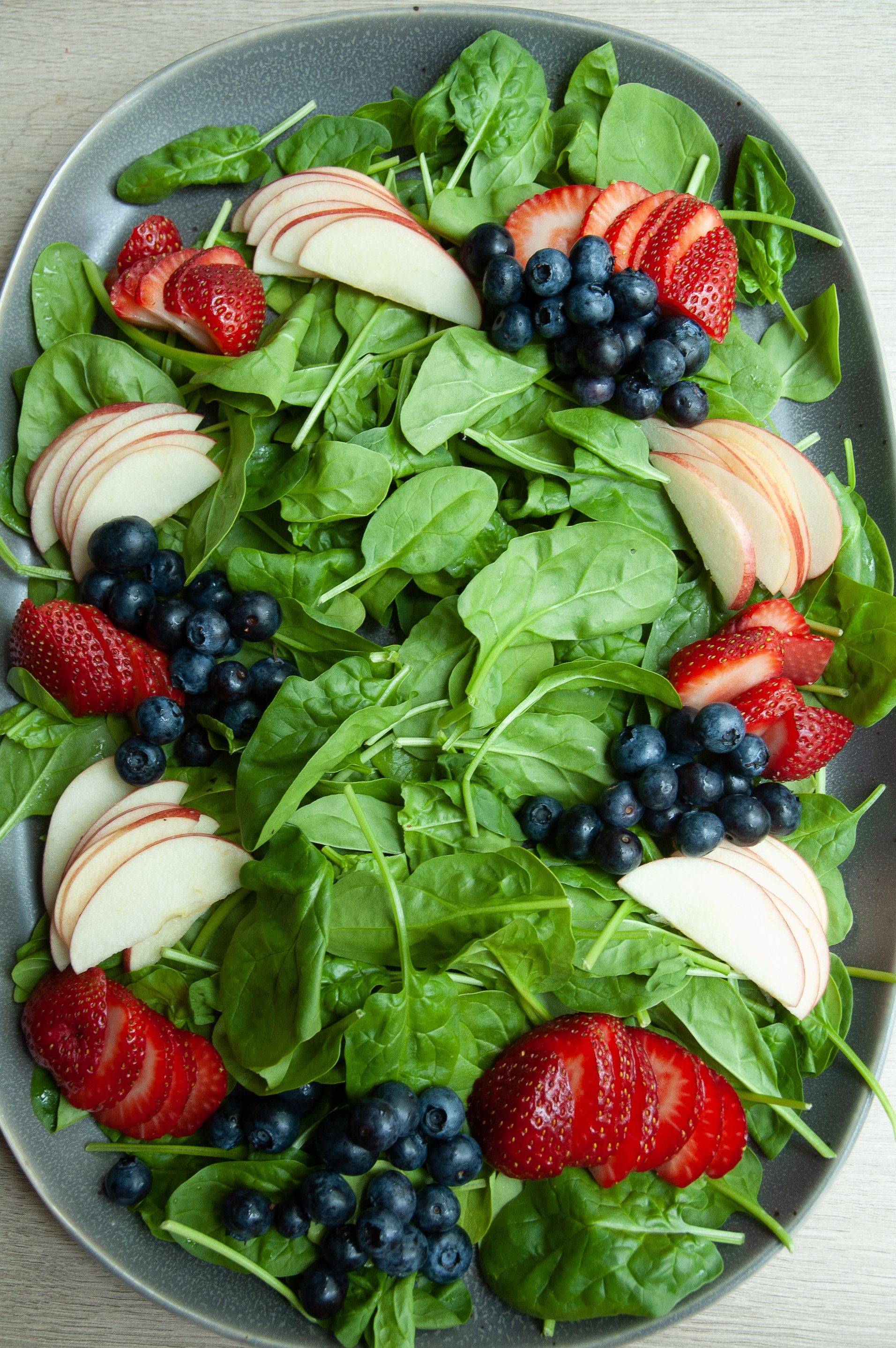 How to make a summer berry salad