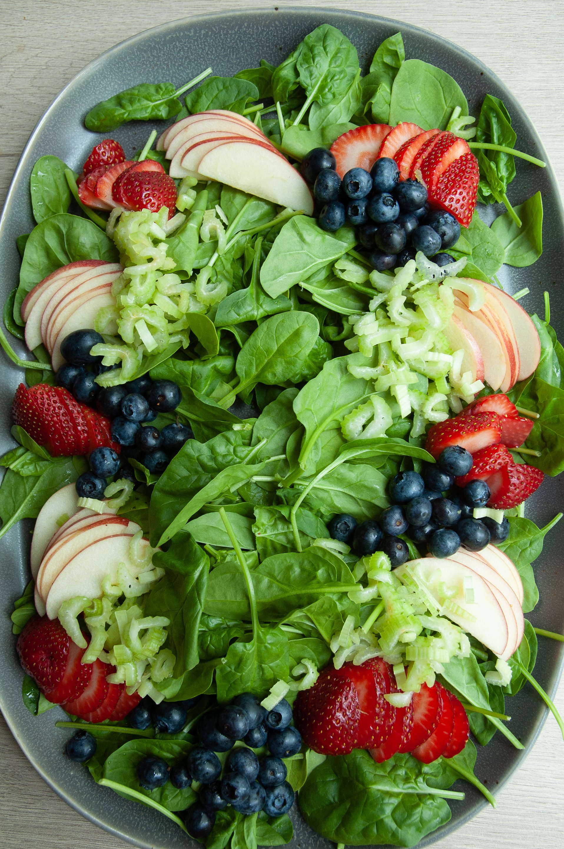 How to make a summer berry salad