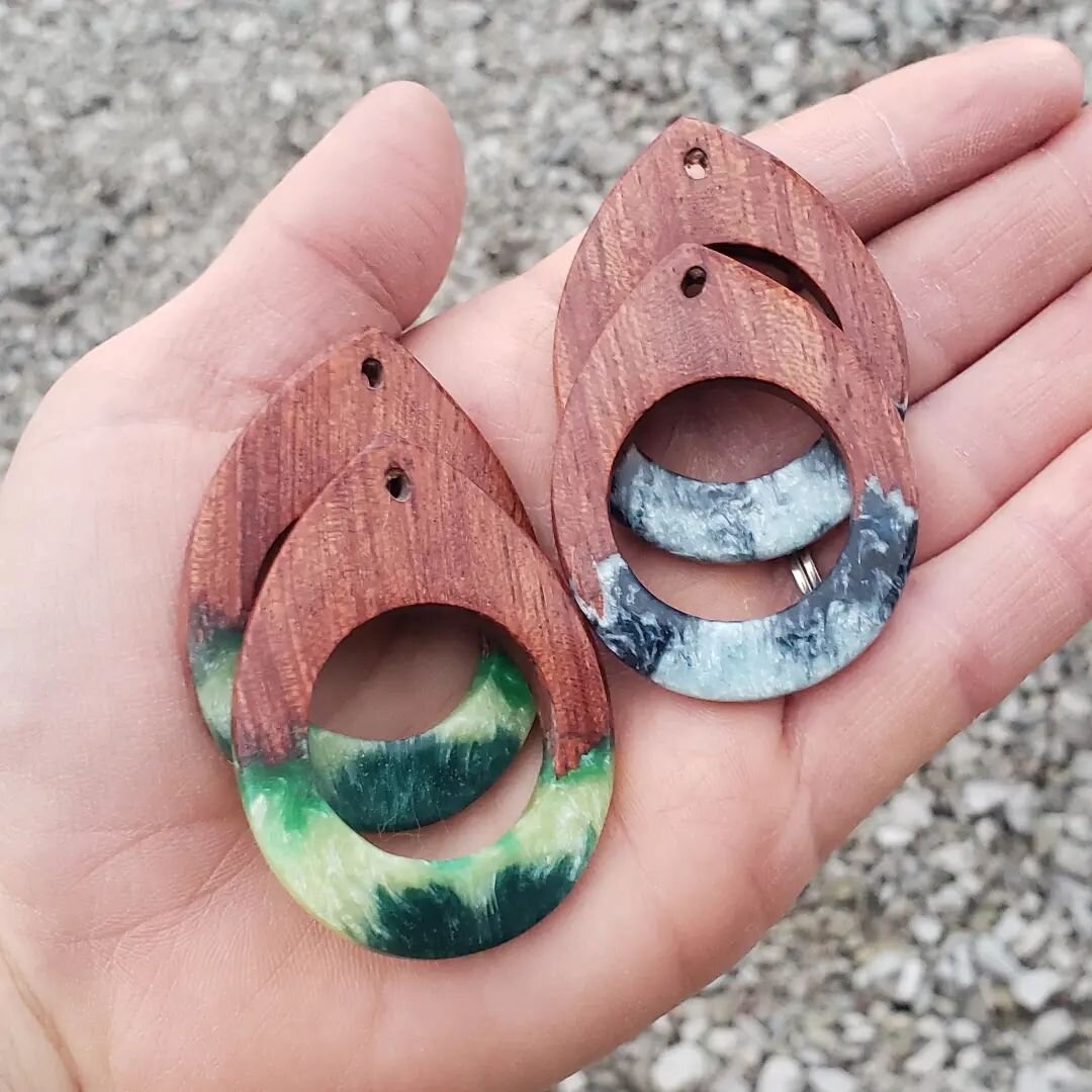 Fresh off the wheel: Bubinga Teardrop Cutouts!

These are part of a custom winter collection for the Red Raccoon! Available through them by the end of this week!

Similar shapes will be available at Sycamore Farm next Saturday.🎄🎁

#nofilter #bubing