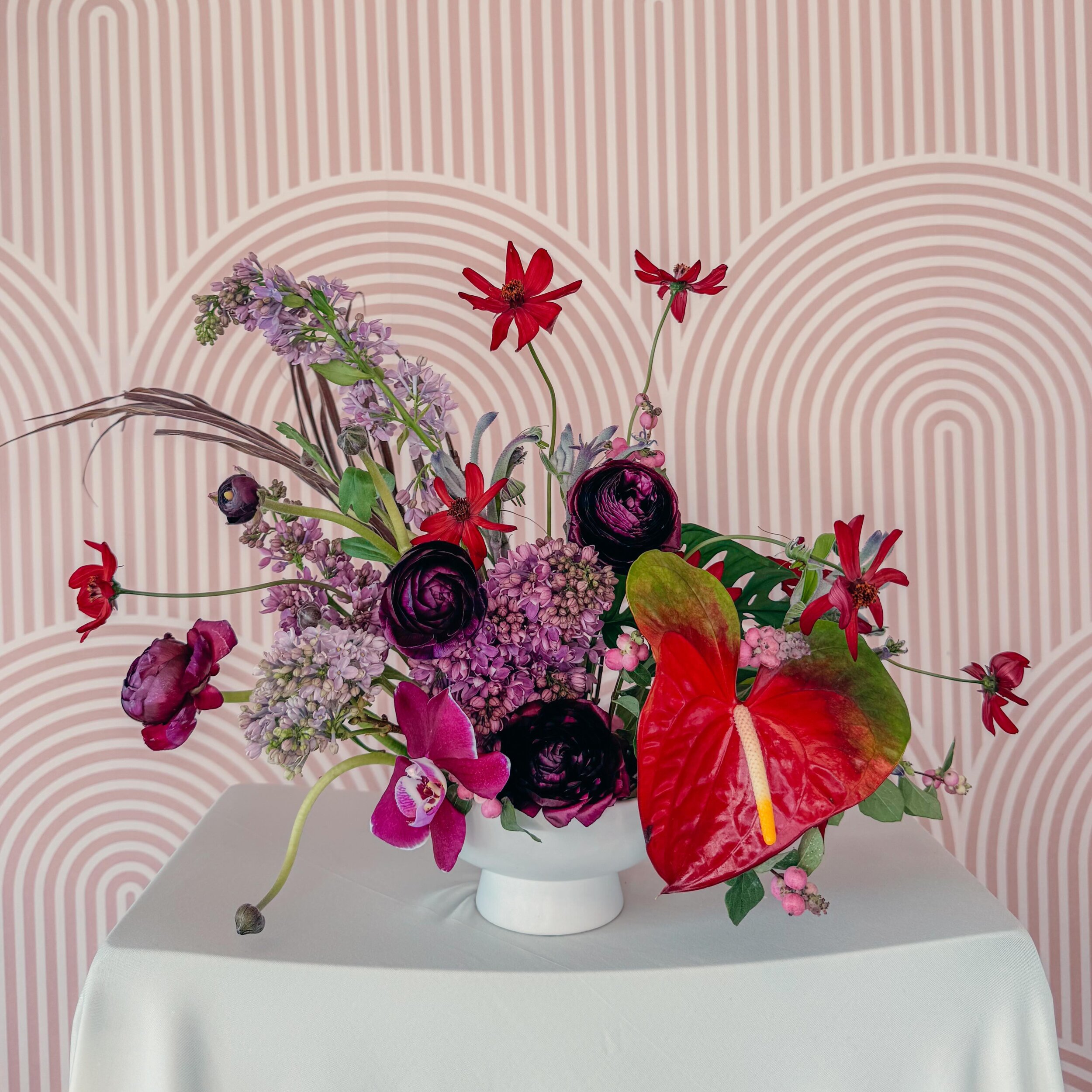 Color Goals ❤️&zwj;🔥

.
.
#floraldesign #detroitflorist #weddingflowers #gothicflower #pinfrogarrangement #tropicaldesign #michiganflorist #weddingplanning