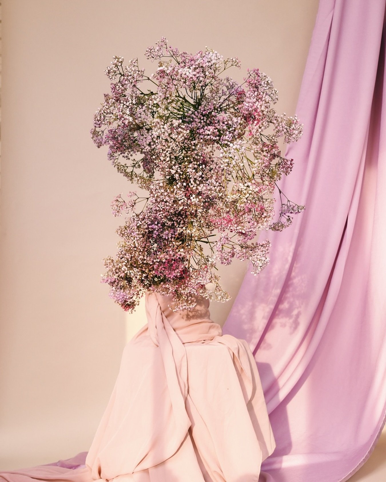 Dyed baby&rsquo;s breath dreams 🩷 

📸 @malaikahilson 

#babysbreathwedding #babysbreath #weddingplanner #weddingdecor #weddingflorist #michiganflorist #detroitflorist #eventflorist
