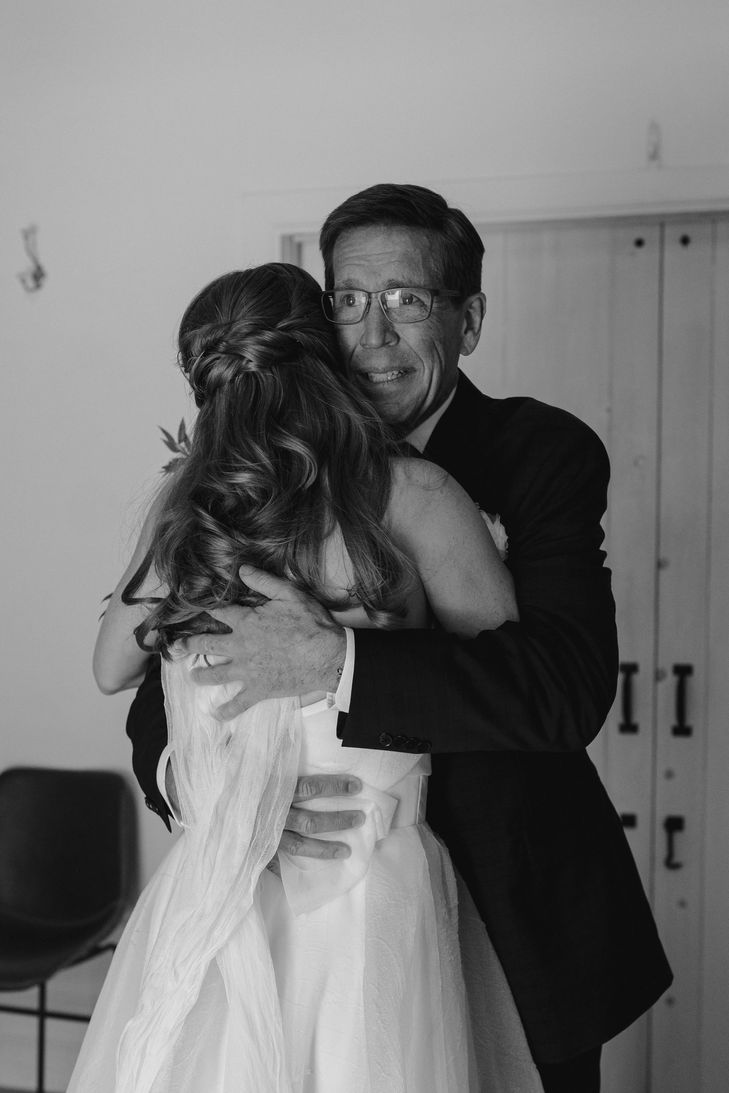 dad's reaction to seeing his daughter 