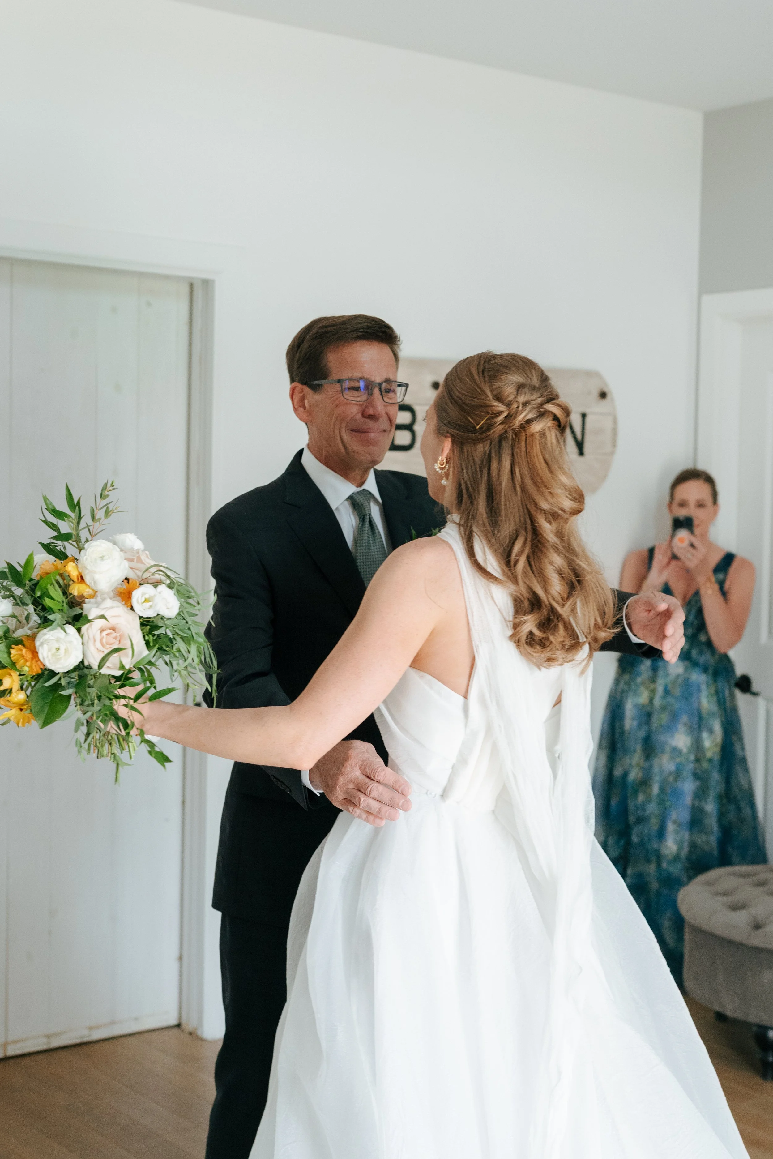 bride first look with dad 