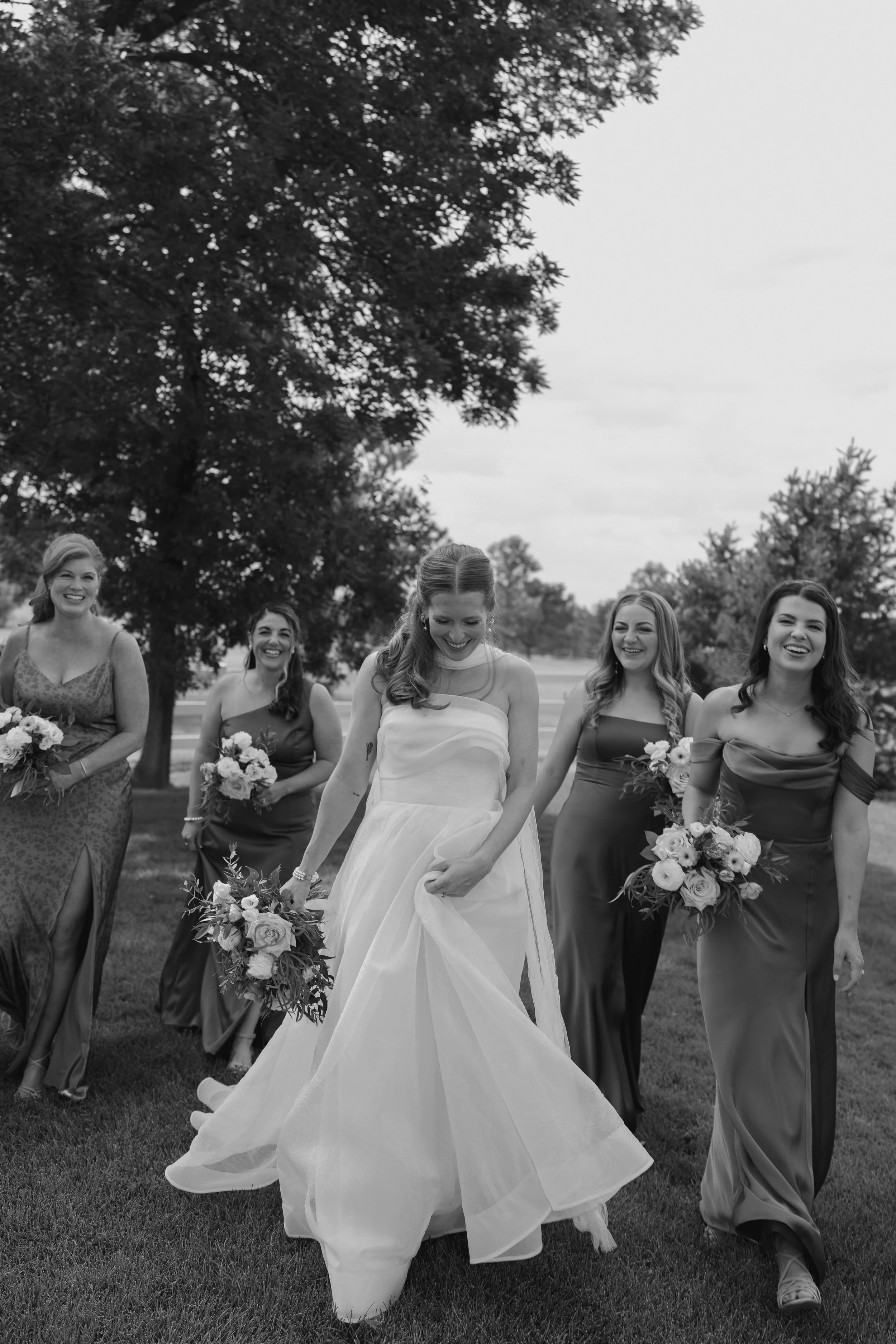 bride and her bridesmaids 