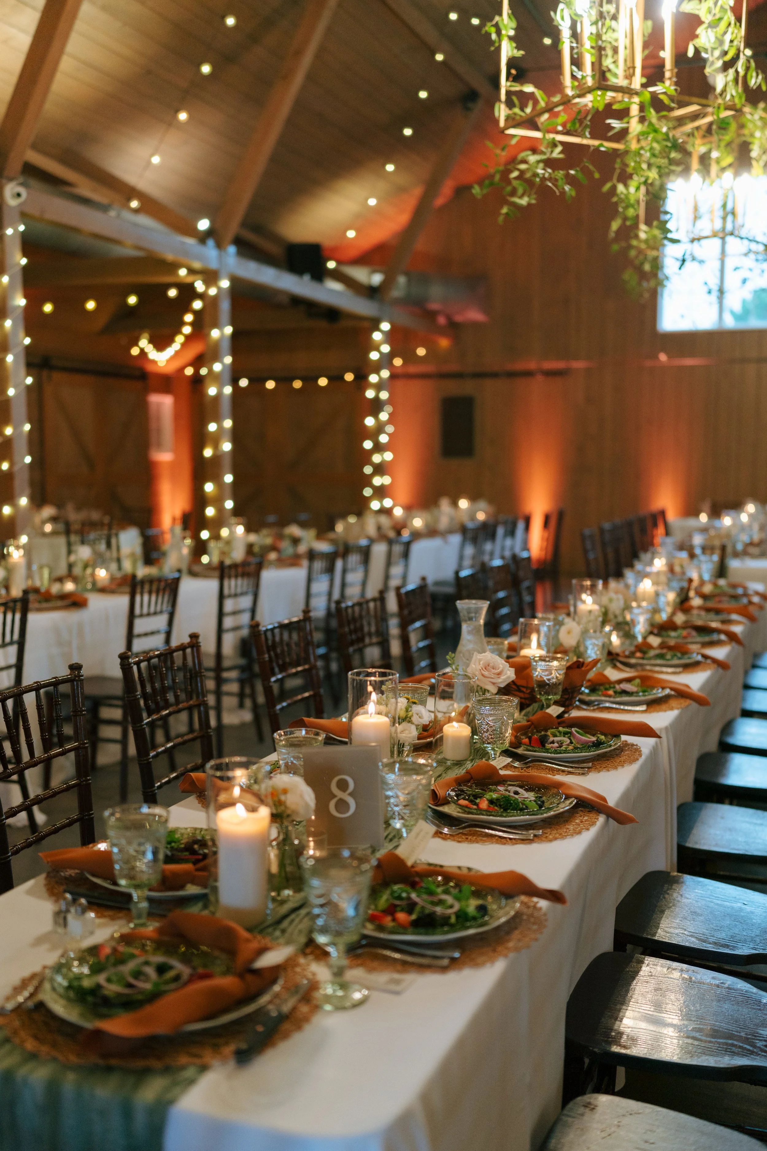 wedding reception tables at The Barn at Raccoon Creek