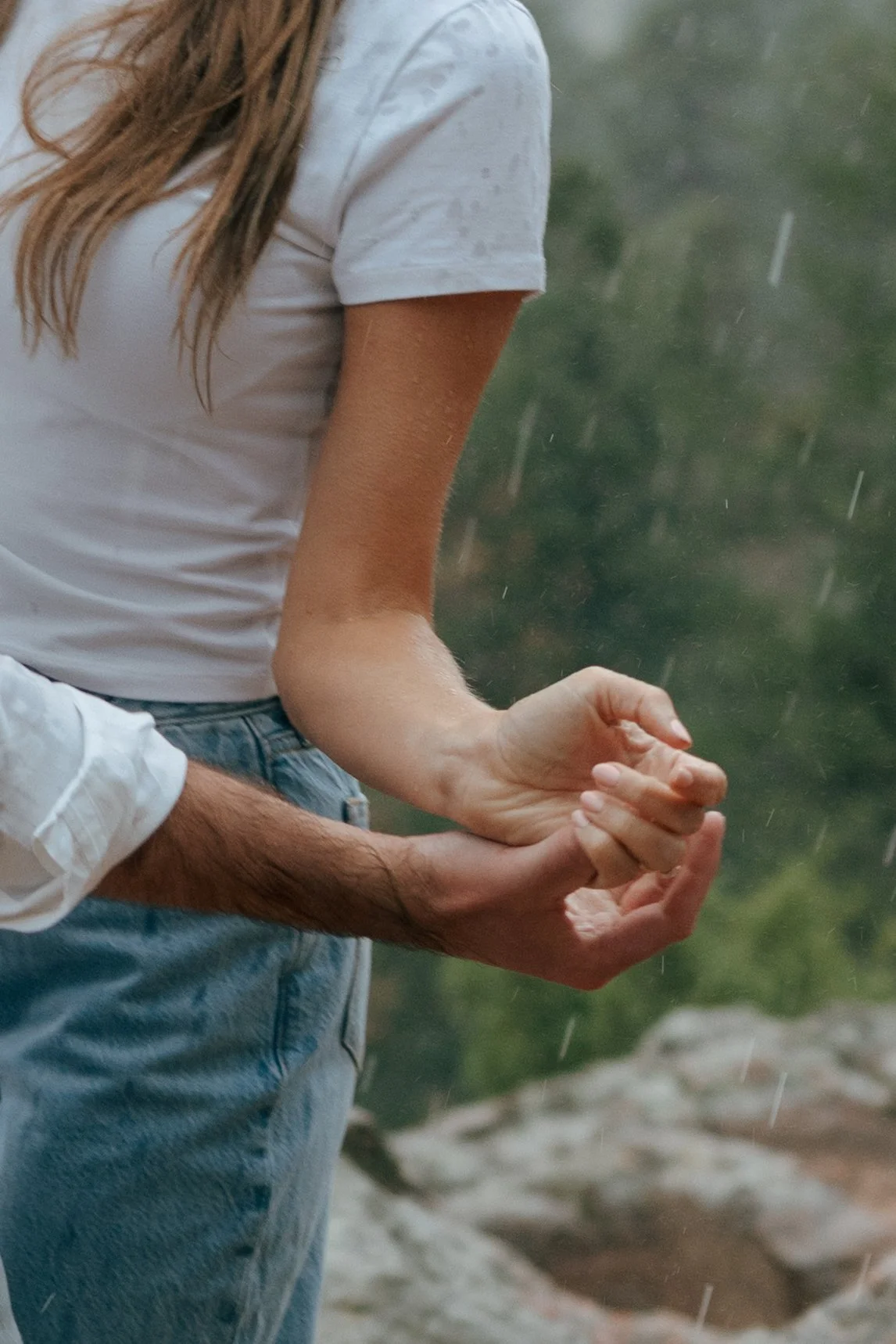 Engagement Photoshoot Tips for Turning Colorado Weather Into Cinematic Photos