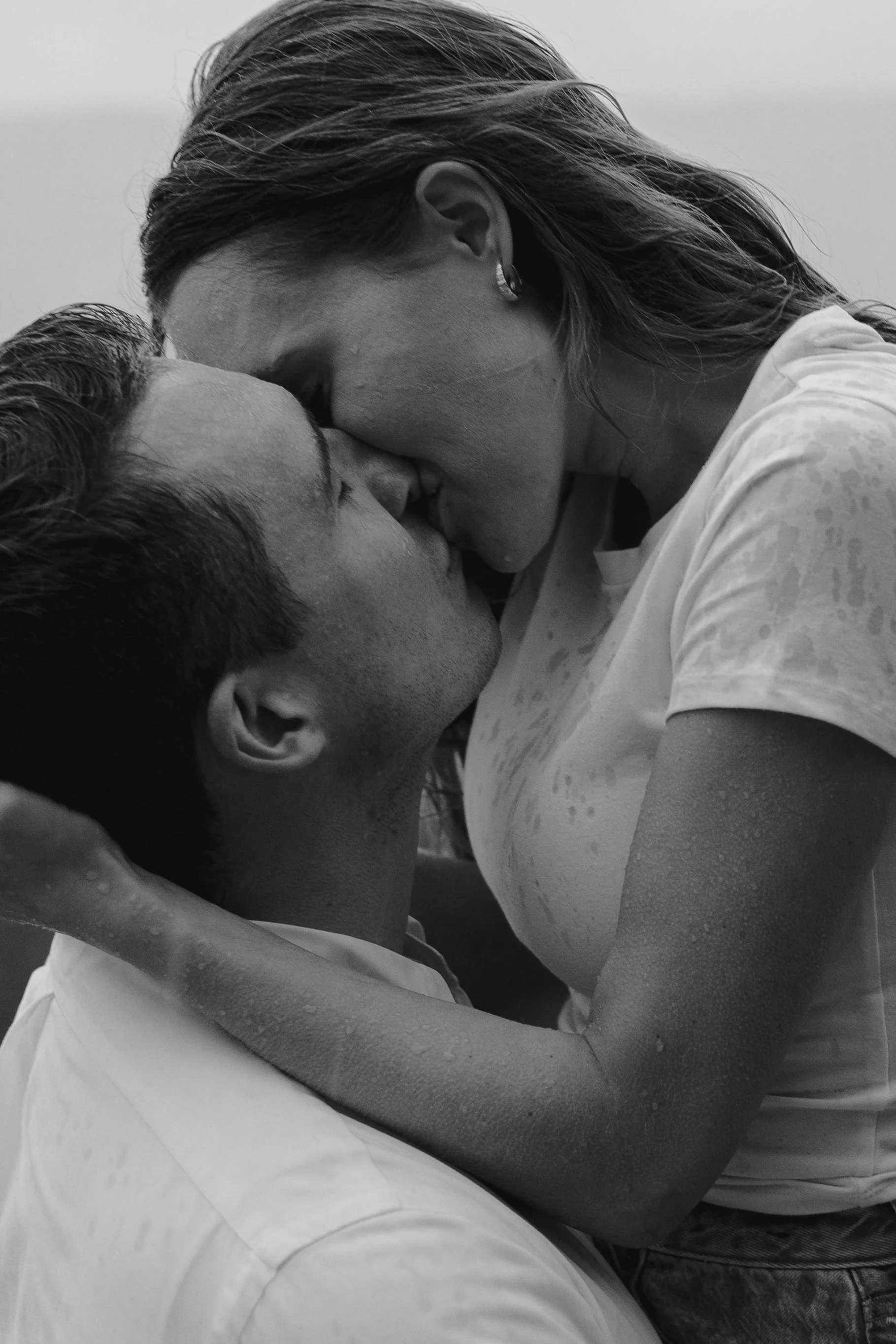 a couple kissing in the rain in Colorado