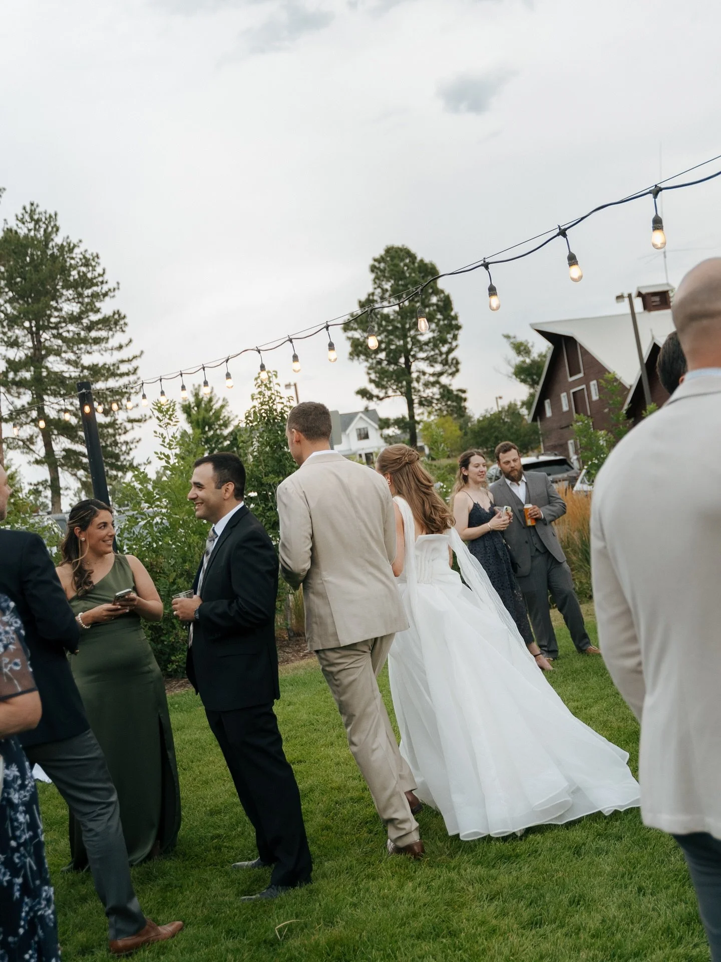 just cocktail hour strolls 🍸

this wedding was perfect in everything, including their cocktail hour, and I can&rsquo;t wait to bring all of the moments from their day to you soon - in the meantime, I&rsquo;m just here editing my life away 🙃🫶🏻

#d