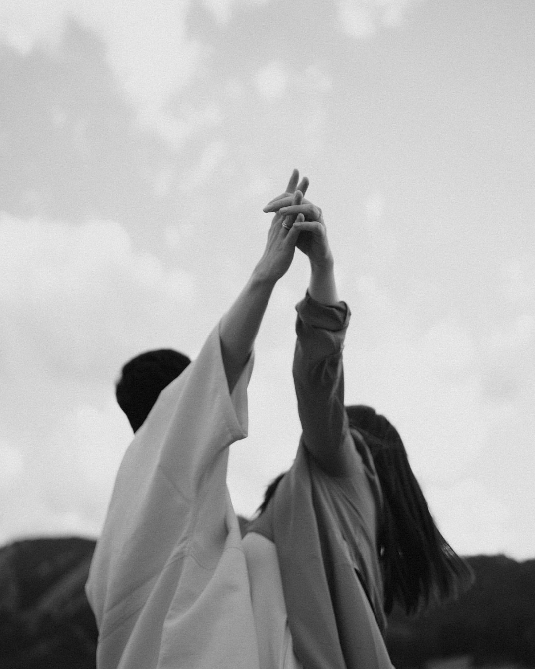 Jennie &amp; Yiding engagement session is the proof that when you add a touch of personal and are open to romanticize your life, the session becomes that much better!! So yes, let&rsquo;s plan fun activities for it, bring a sweet treat, a picnic blan