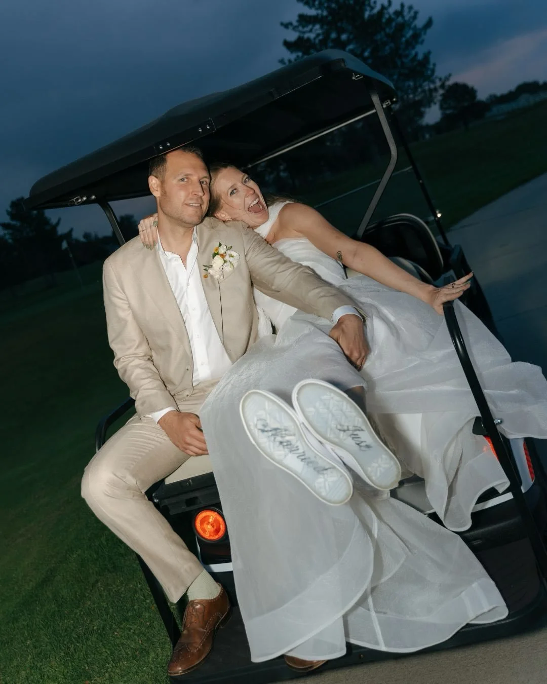 That &ldquo;just married&rdquo; feeling&hellip; you can&rsquo;t fake it.
It&rsquo;s the in-between moments.
The way they look at each other like wait&hellip; we actually did it.
Not perfection, no expectations&mdash;just pure, giddy, slightly chaotic