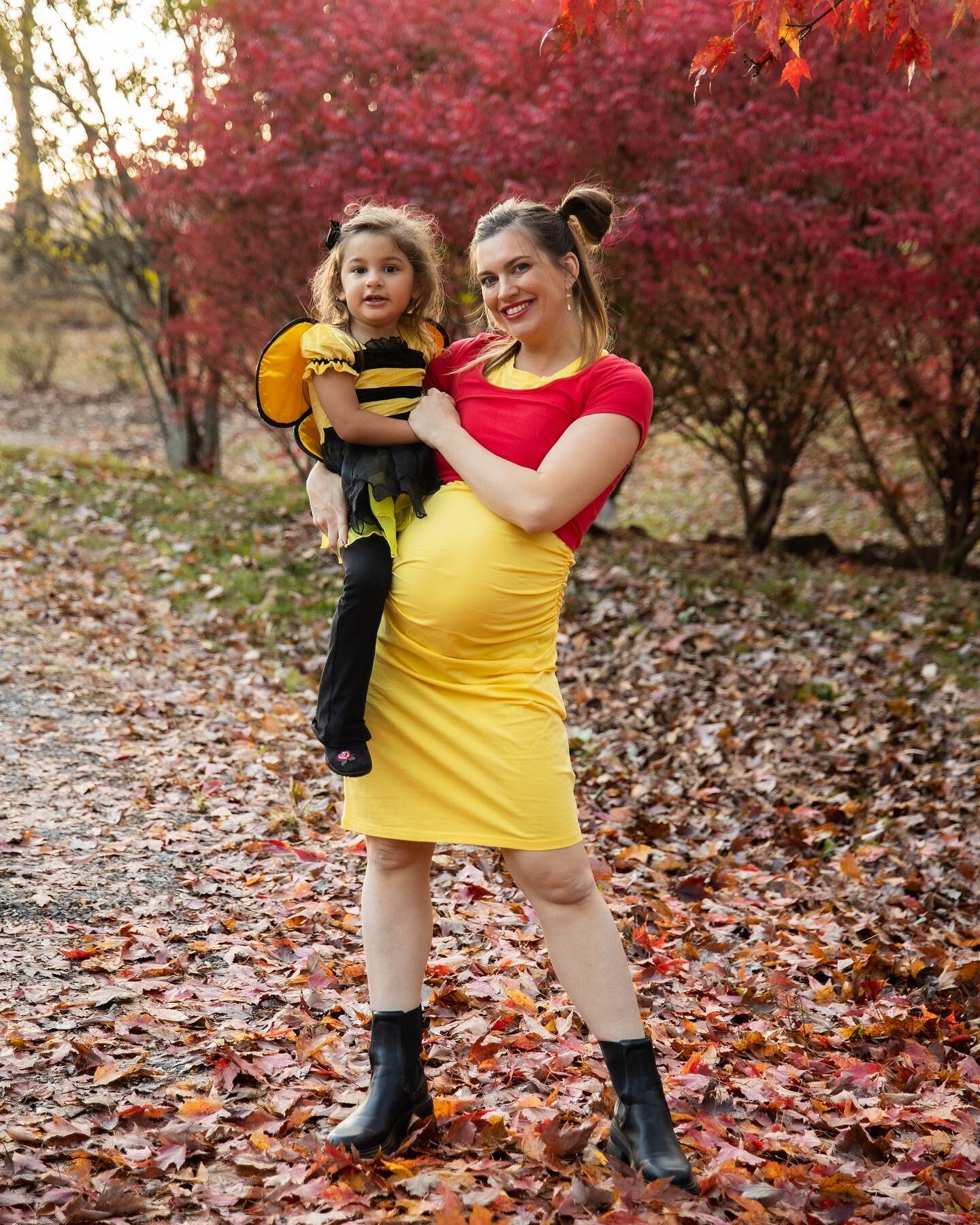 Winnie the Pooh and a very sweet little honeybee 🐝🍯🐻

#winniethepooh #familycostumes #asheville #ashevillenc #pregnantbelly