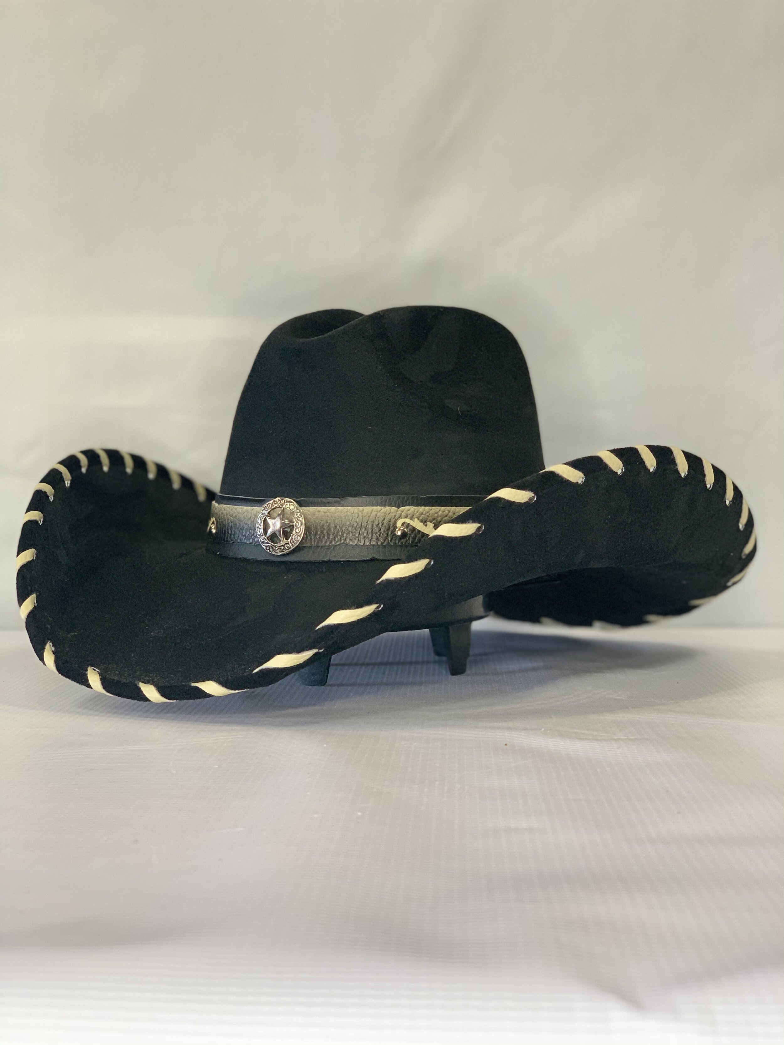 Straight Shooter - Black