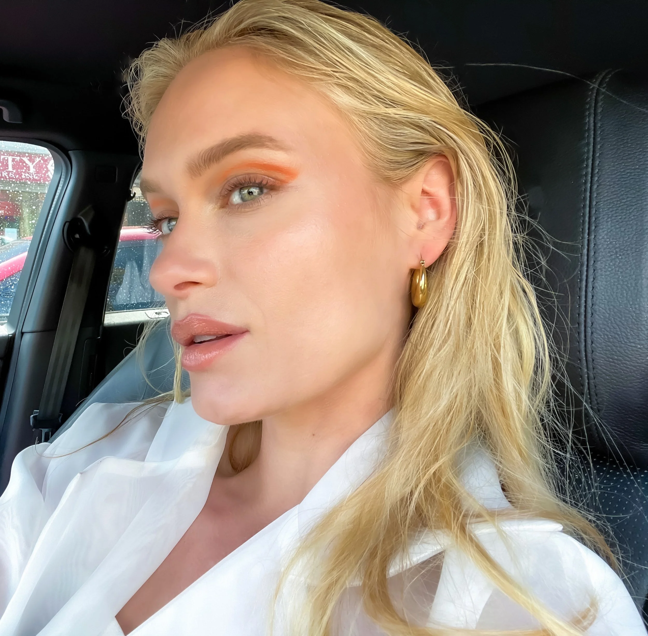 Leven Rambin
Photography Credits : Leven Rambin Selfie 