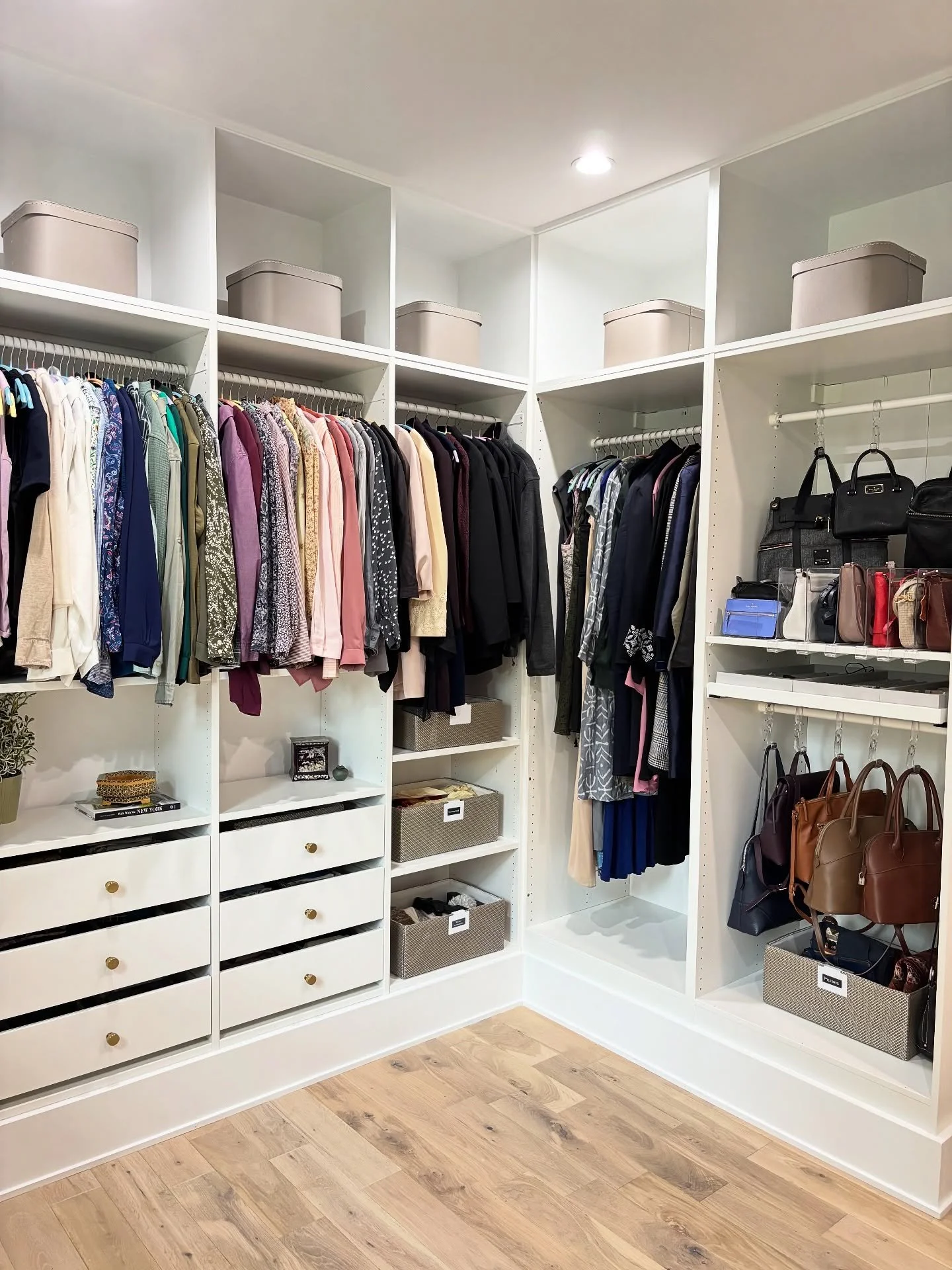Leave it to the pros!🙌🏻🙌🏻

Our client started organizing her new custom closet but quickly realized some things are best left to the experts.

The MACMOM team stepped in and made this space shine.🤩🤩

✔️ Categorized and styled
✔️ Added matching 