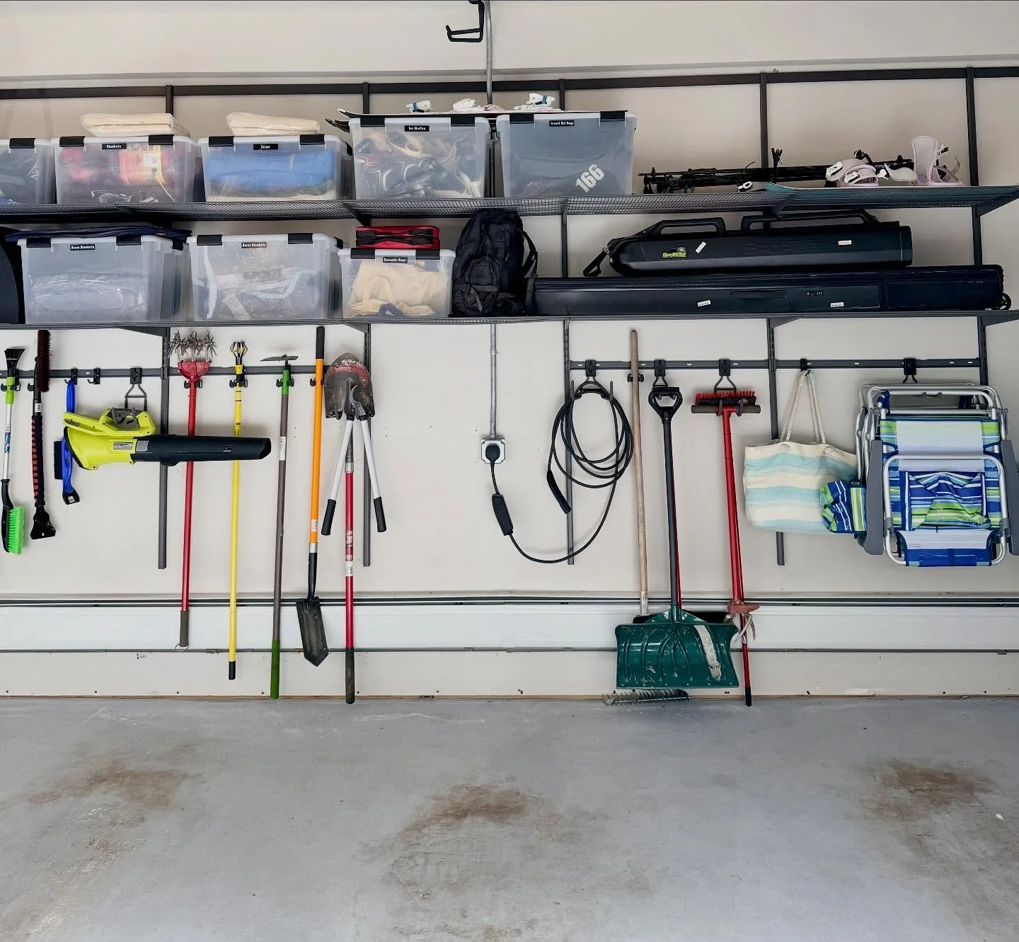 Last garage of the season&hellip;

✔️ Got everything up off the floor with a custom elfa system from @thecontainerstore
✔️ Created clear zones so every category has a home
✔️ And now our clients can park both cars in the garage again 🚗🚙

Garage pro