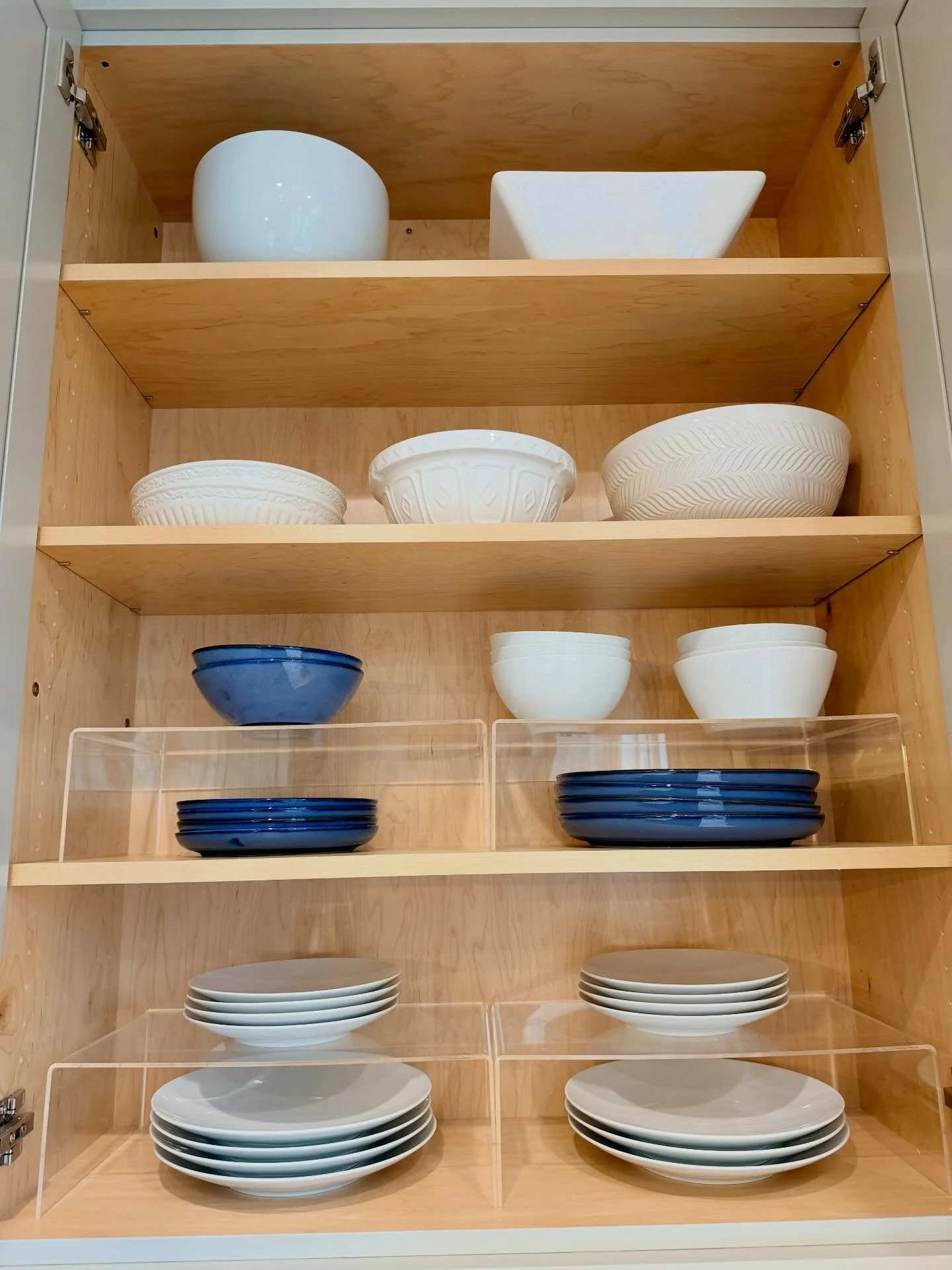 We work in a lot of kitchens&hellip; and one of our favorite low-effort, high-impact hacks?

Shelf risers.

They instantly double your usable space, keep stacks from toppling over, and make everything easier to see (aka no more rebuying what you alre